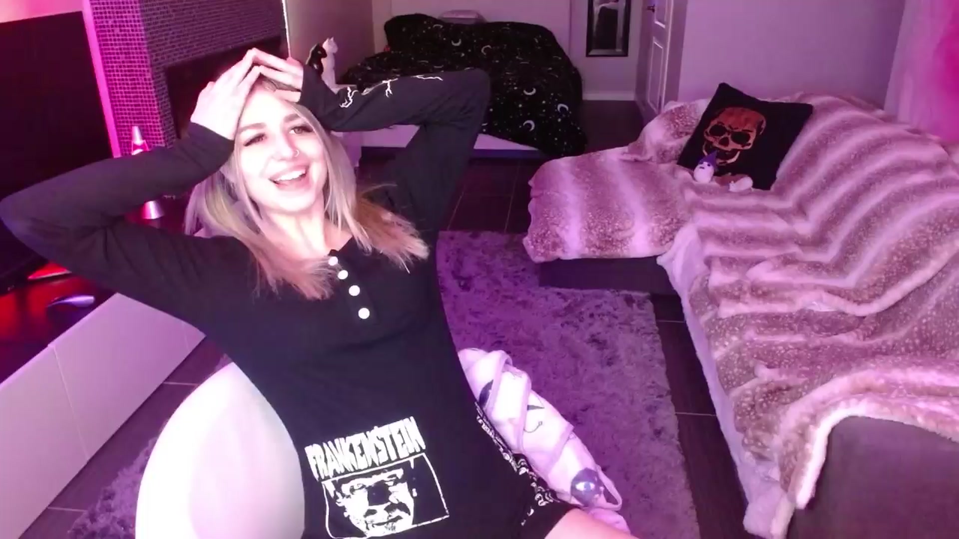 Gallery image thumbnail from Serafina's myfreecams stream on, 04/05/2024, 04:26 image 1 of 20