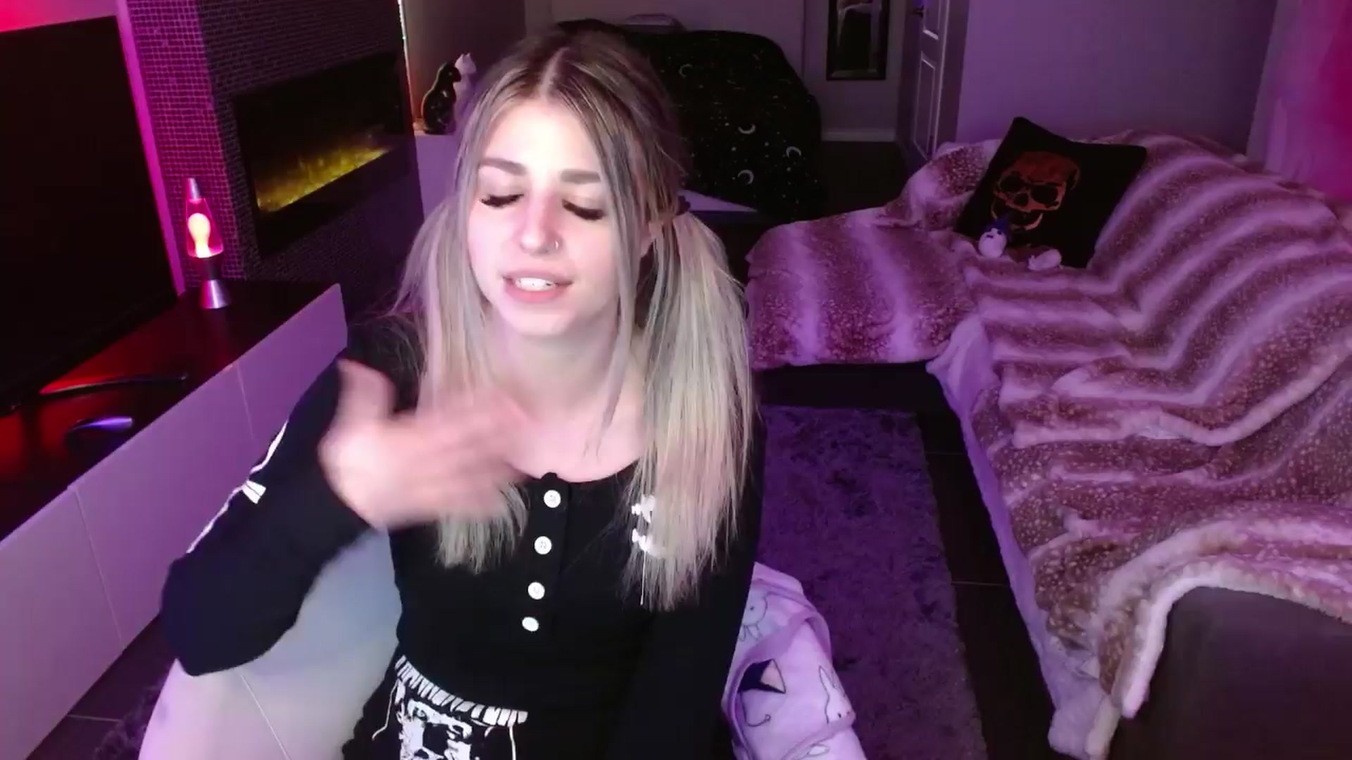 Gallery image thumbnail from Serafina's myfreecams stream on, 04/05/2024, 04:26 image 9 of 20