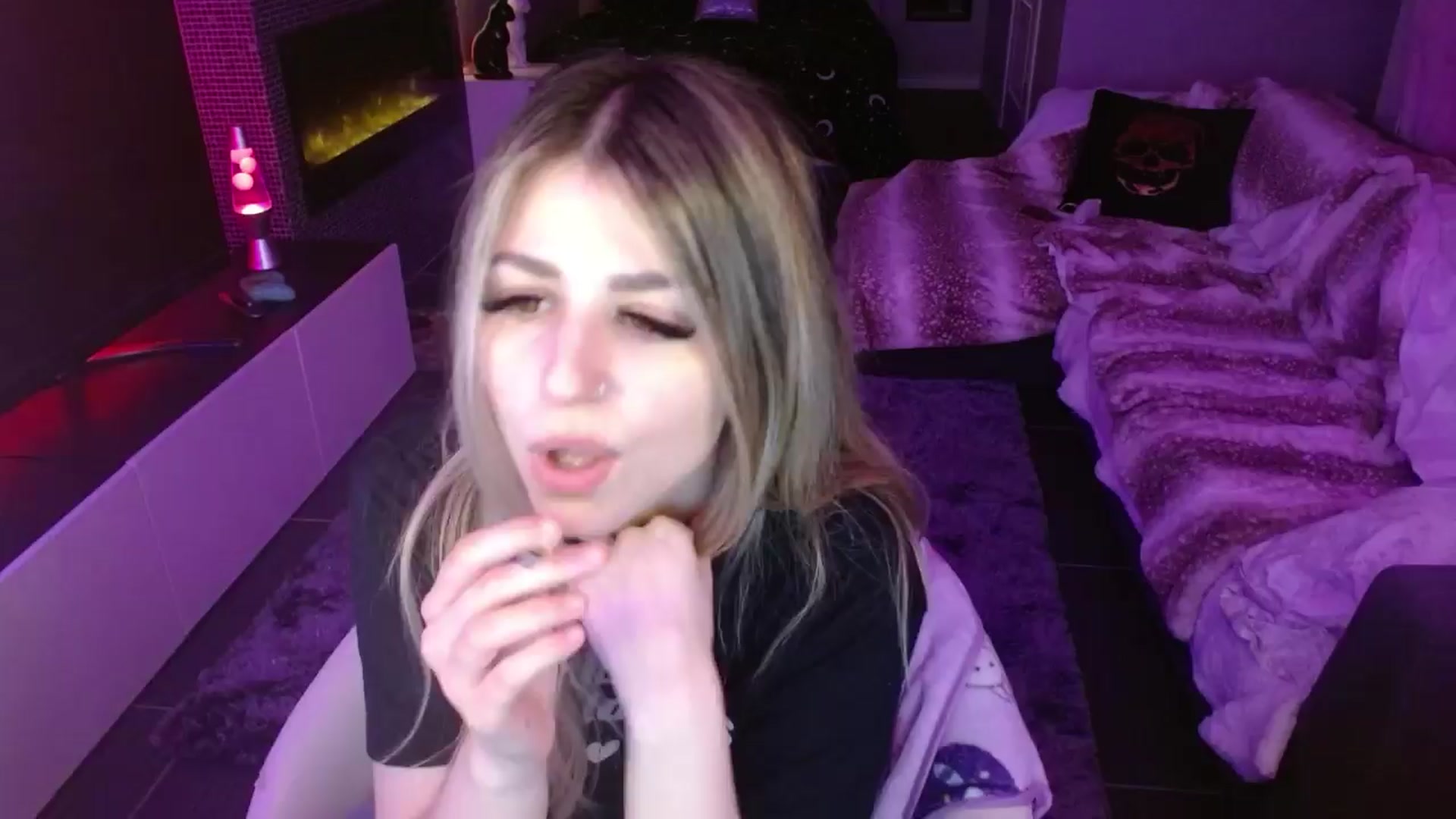 Gallery image thumbnail from Serafina's myfreecams stream on, 04/12/2024, 06:37 image 1 of 20