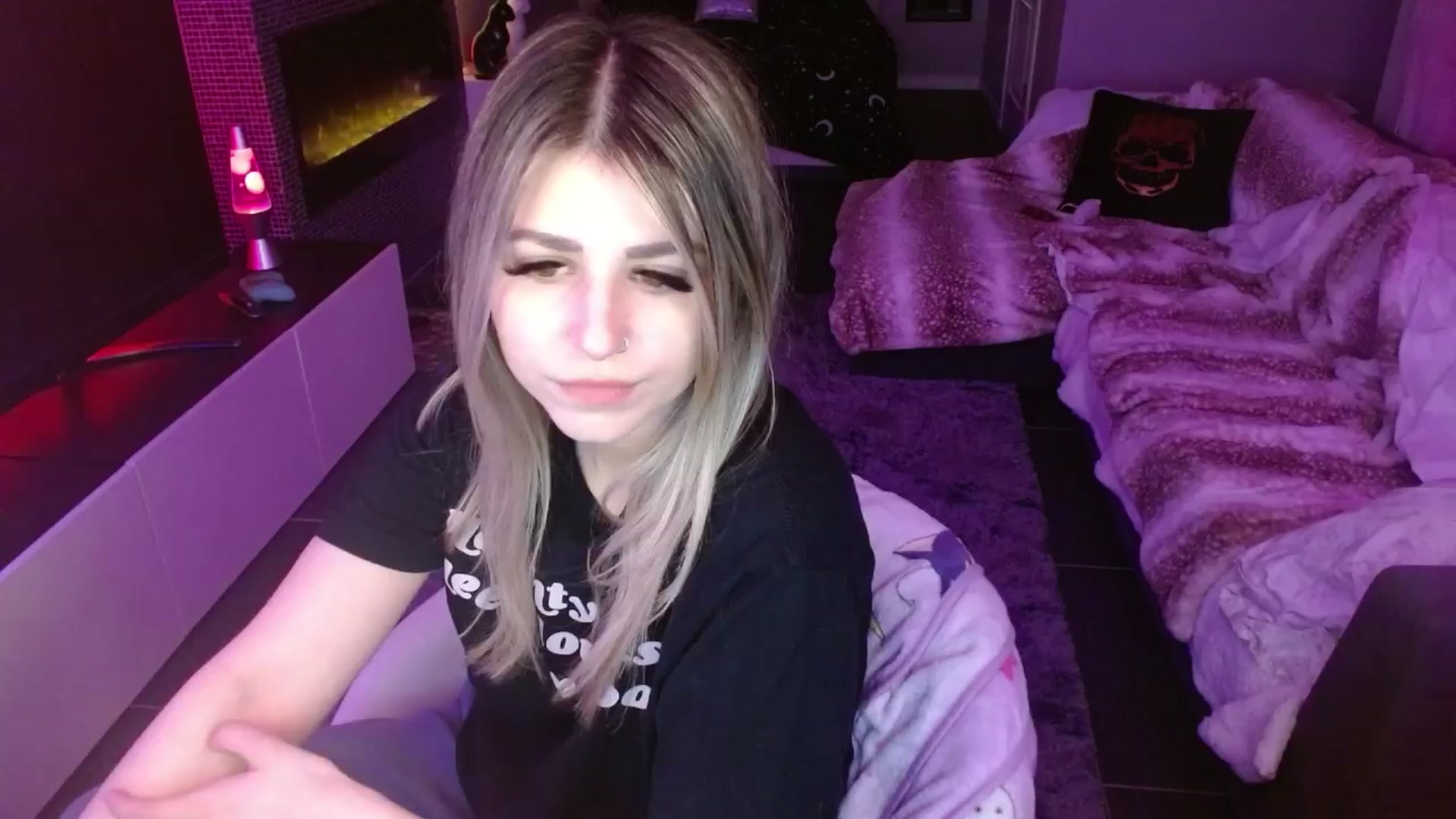 Gallery image thumbnail from Serafina's myfreecams stream on, 04/12/2024, 06:37 image 10 of 20