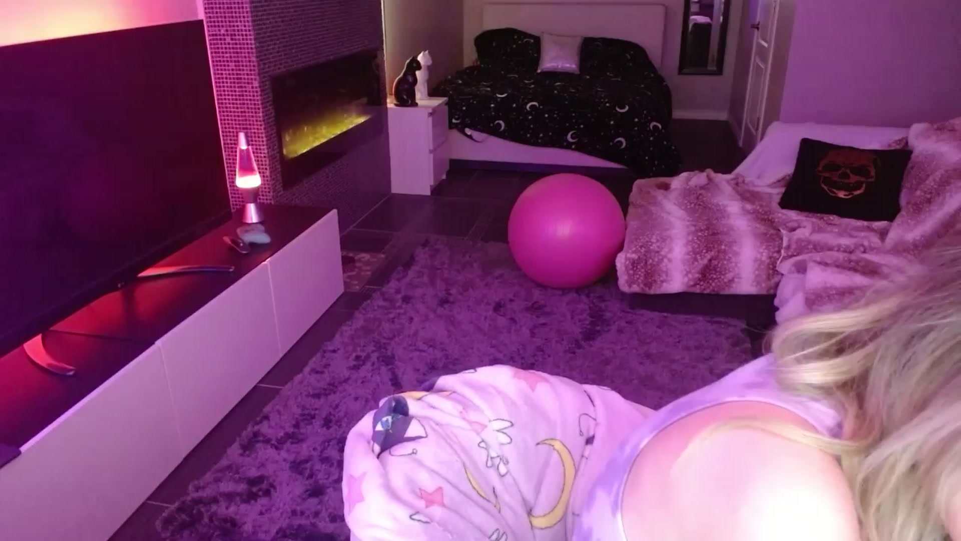 Gallery image thumbnail from Serafina's myfreecams stream on, 04/17/2024, 05:20 image 4 of 20
