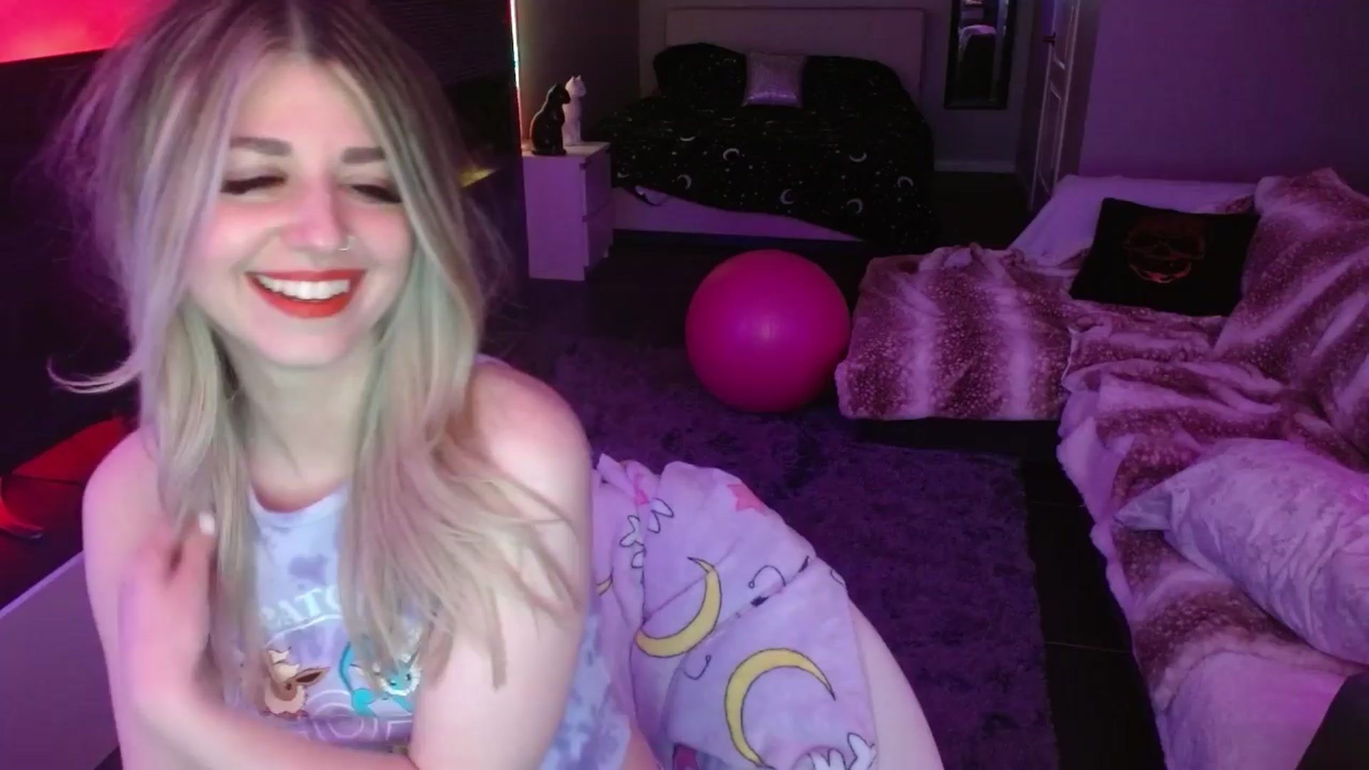 Gallery image thumbnail from Serafina's myfreecams stream on, 04/17/2024, 05:20 image 7 of 20
