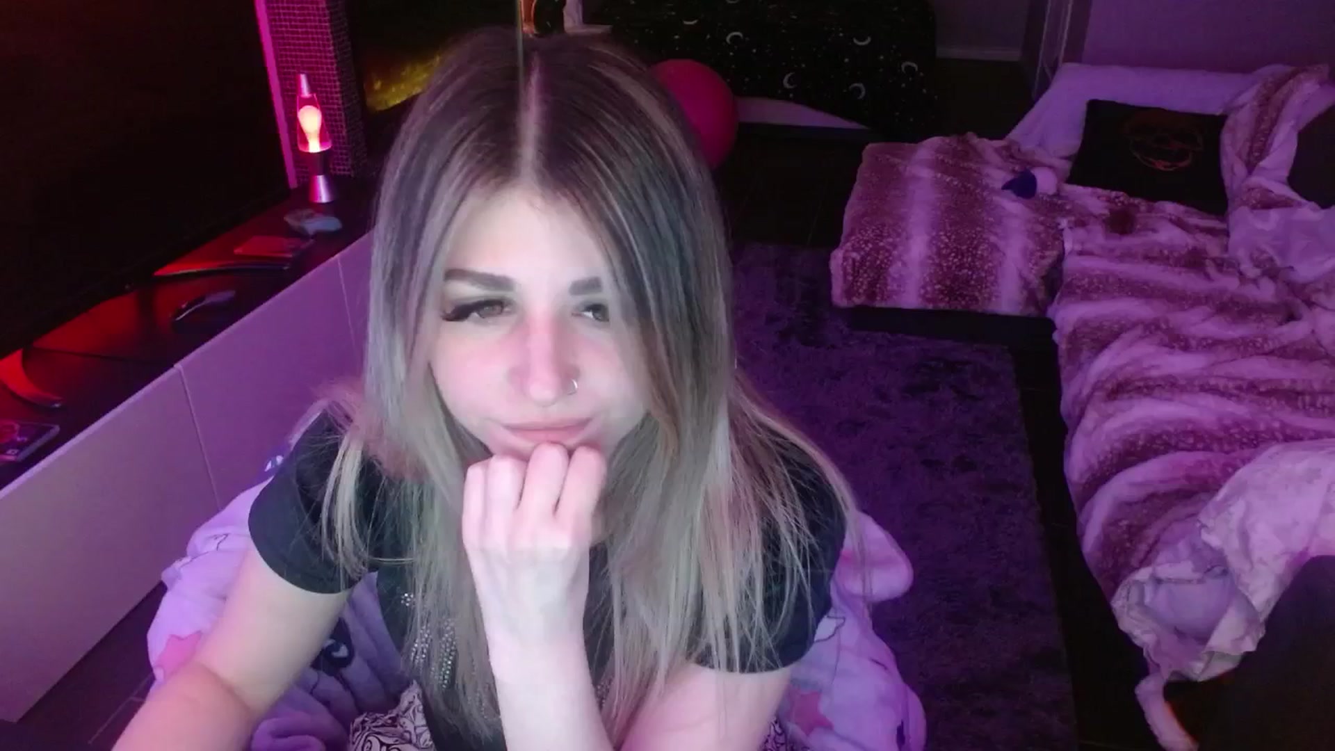 Gallery image thumbnail from Serafina's myfreecams stream on, 05/02/2024, 03:35 image 17 of 20