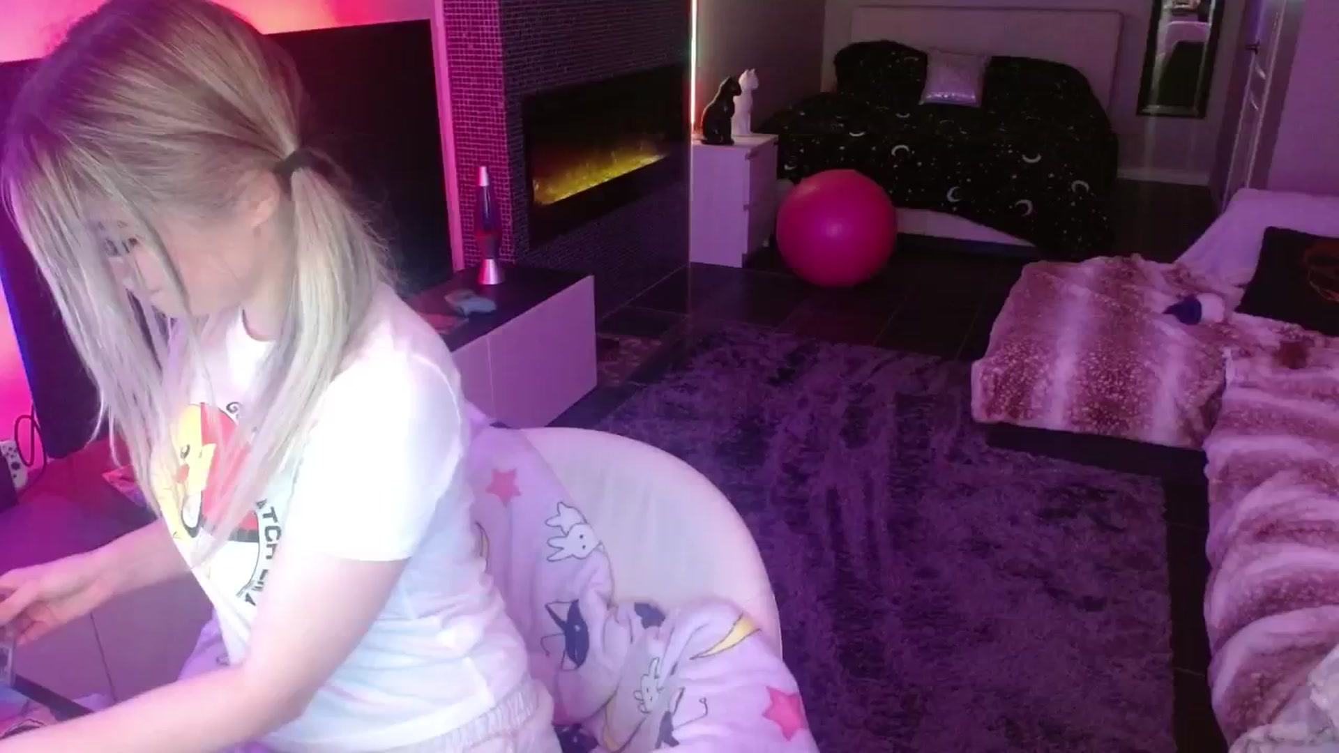 Gallery image thumbnail from Serafina's myfreecams stream on, 05/03/2024, 05:11 image 5 of 20