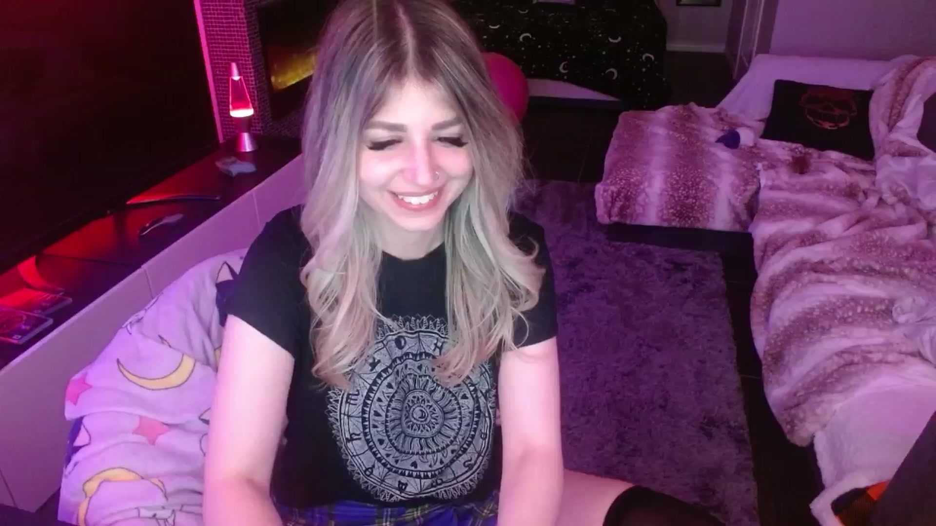 Gallery image thumbnail from Serafina's myfreecams stream on, 05/04/2024, 03:50 image 16 of 20