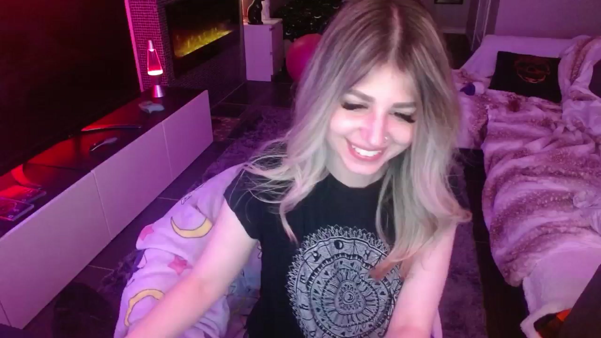 Gallery image thumbnail from Serafina's myfreecams stream on, 05/04/2024, 03:50 image 12 of 20