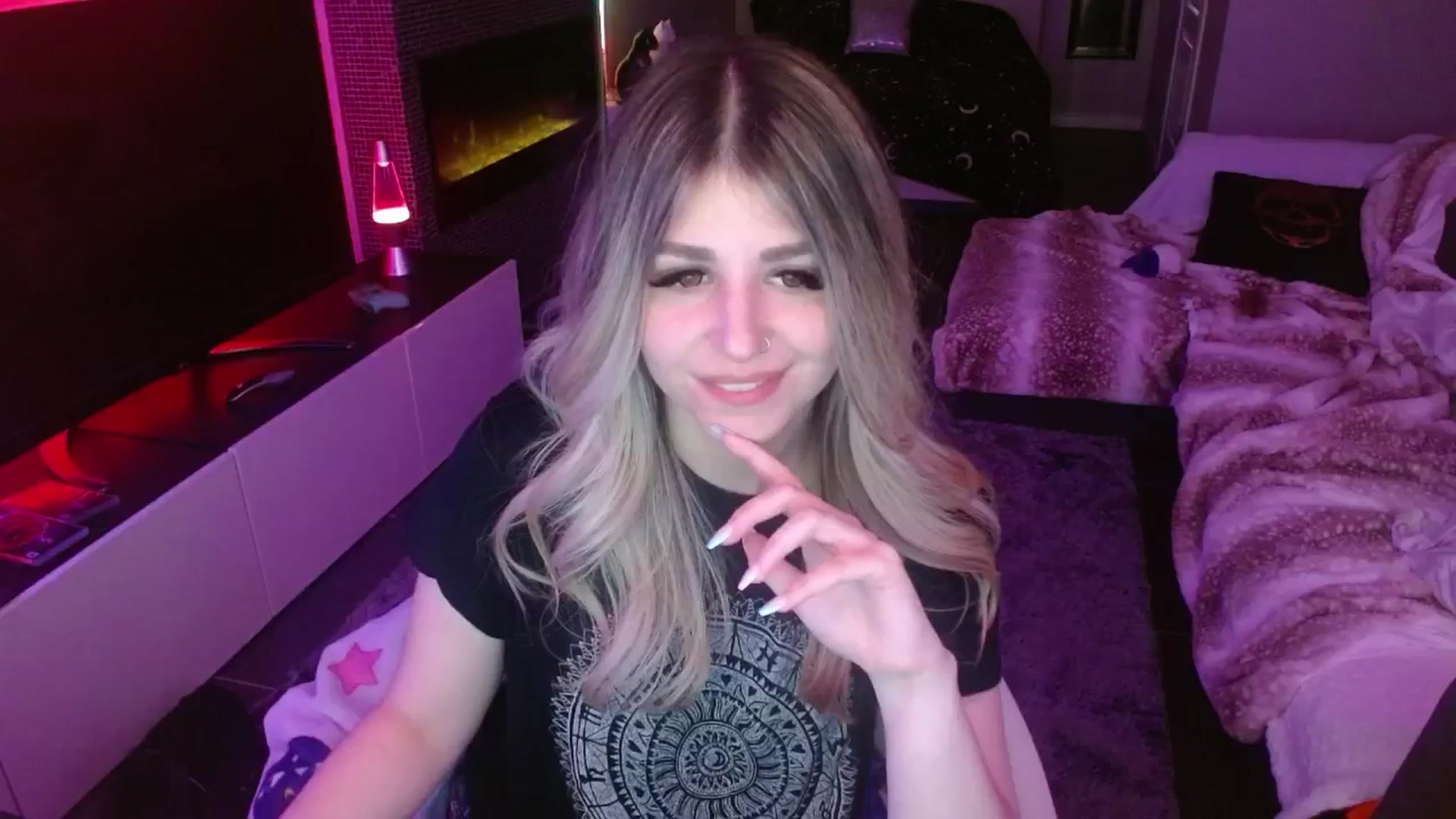 Gallery image thumbnail from Serafina's myfreecams stream on, 05/04/2024, 04:08 image 12 of 20