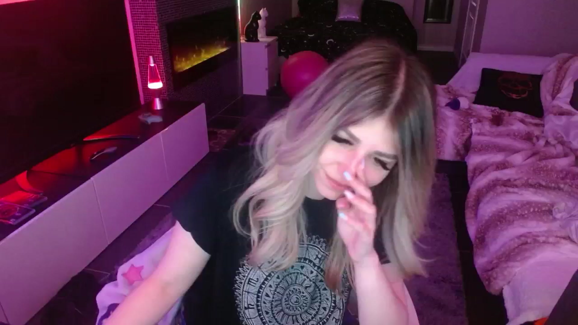 Gallery image thumbnail from Serafina's myfreecams stream on, 05/04/2024, 04:08 image 11 of 20