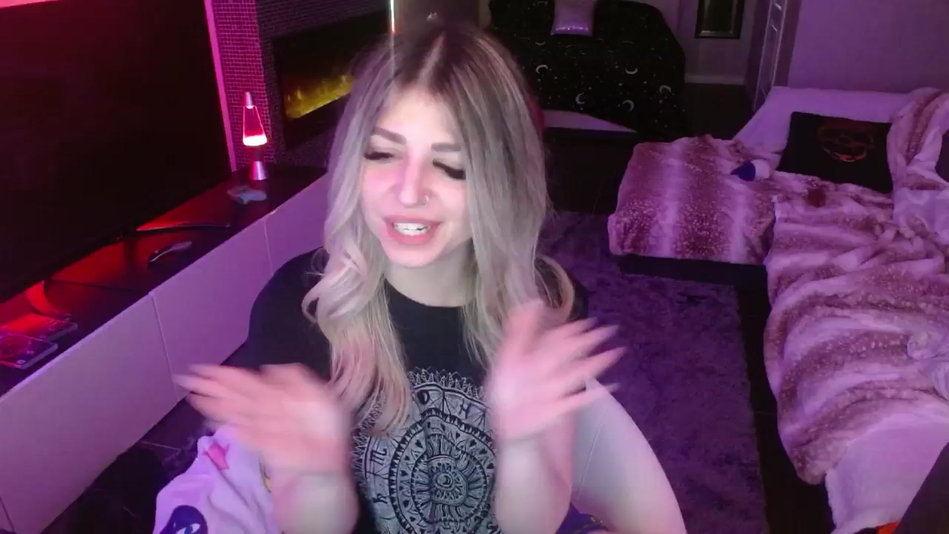 Gallery image thumbnail from Serafina's myfreecams stream on, 05/04/2024, 04:08 image 16 of 20