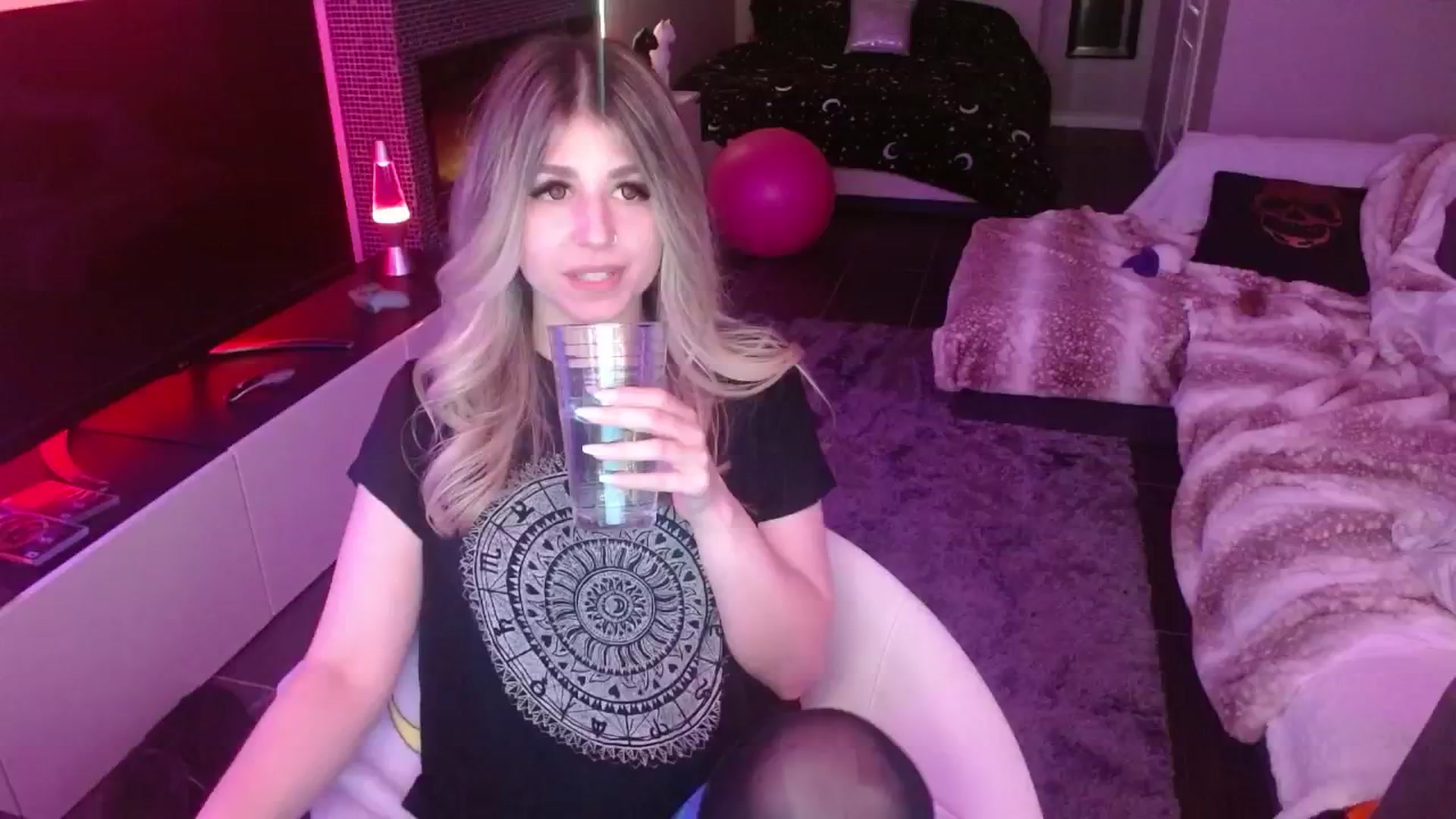 Gallery image thumbnail from Serafina's myfreecams stream on, 05/04/2024, 04:08 image 9 of 20