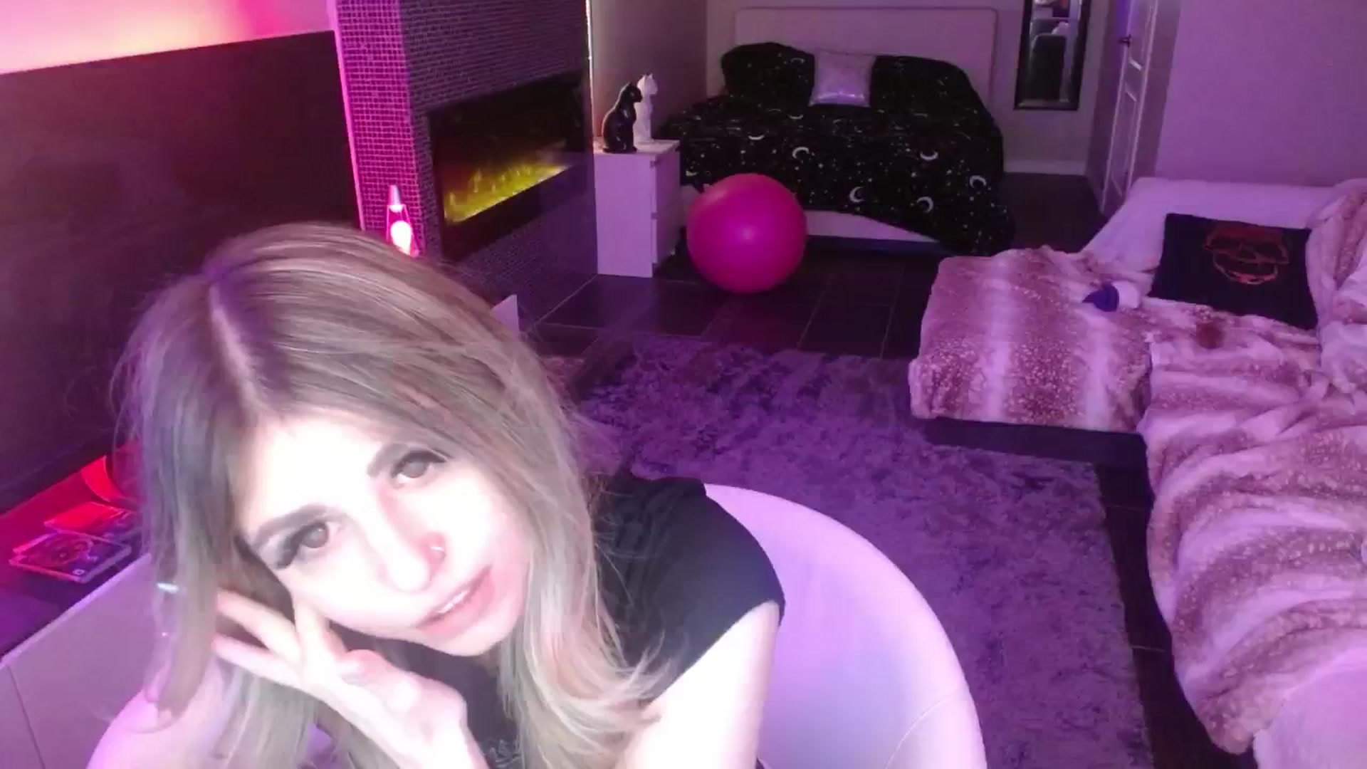 Gallery image thumbnail from Serafina's myfreecams stream on, 05/04/2024, 05:49 image 18 of 20