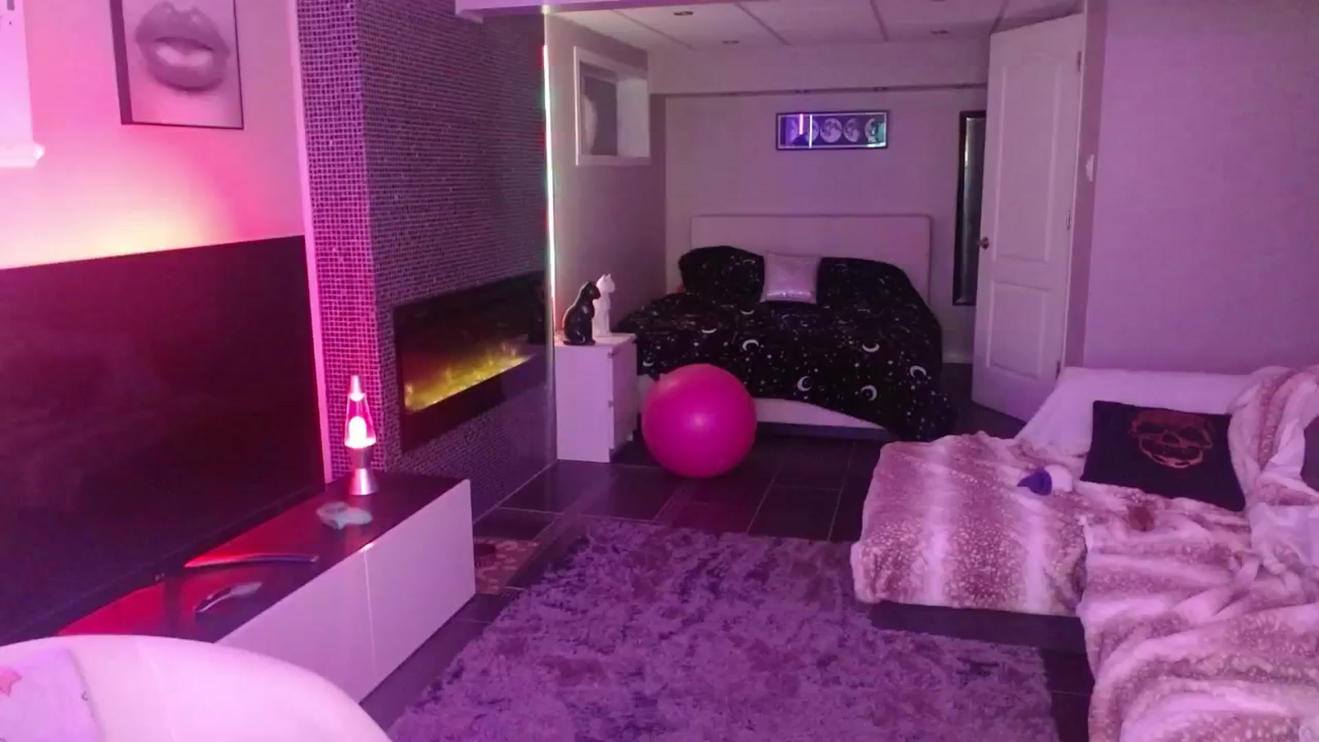 Gallery image thumbnail from Serafina's myfreecams stream on, 05/04/2024, 05:49 image 9 of 20