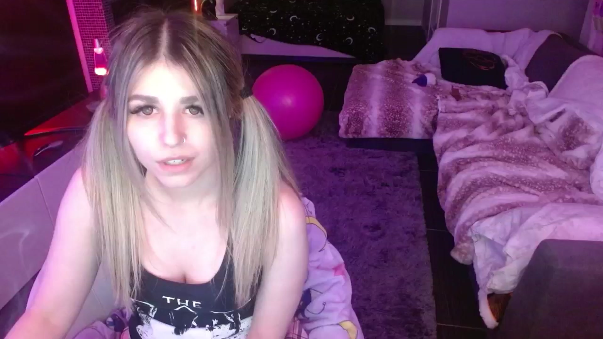 Gallery image thumbnail from Serafina's myfreecams stream on, 05/06/2024, 10:42 image 15 of 20