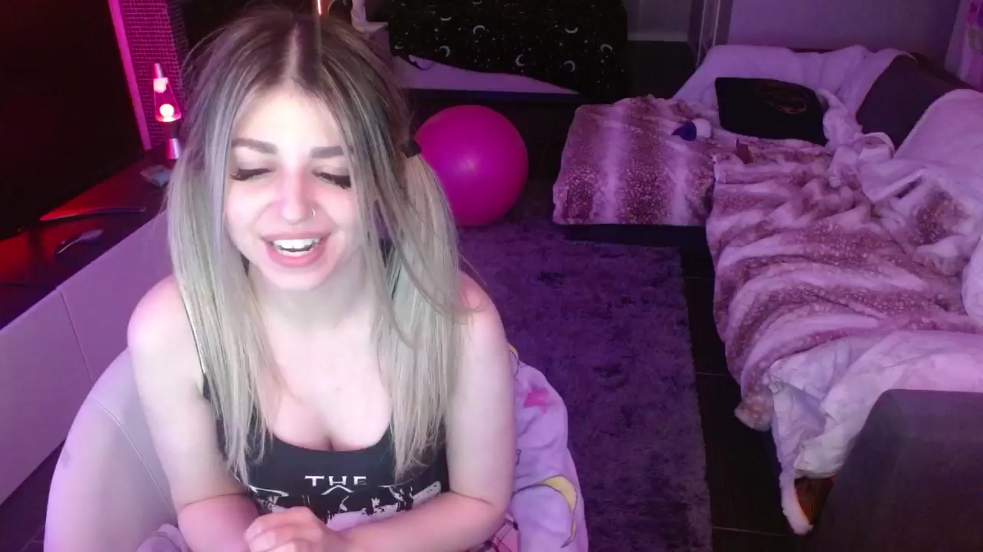 Gallery image thumbnail from Serafina's myfreecams stream on, 05/06/2024, 10:42 image 17 of 20