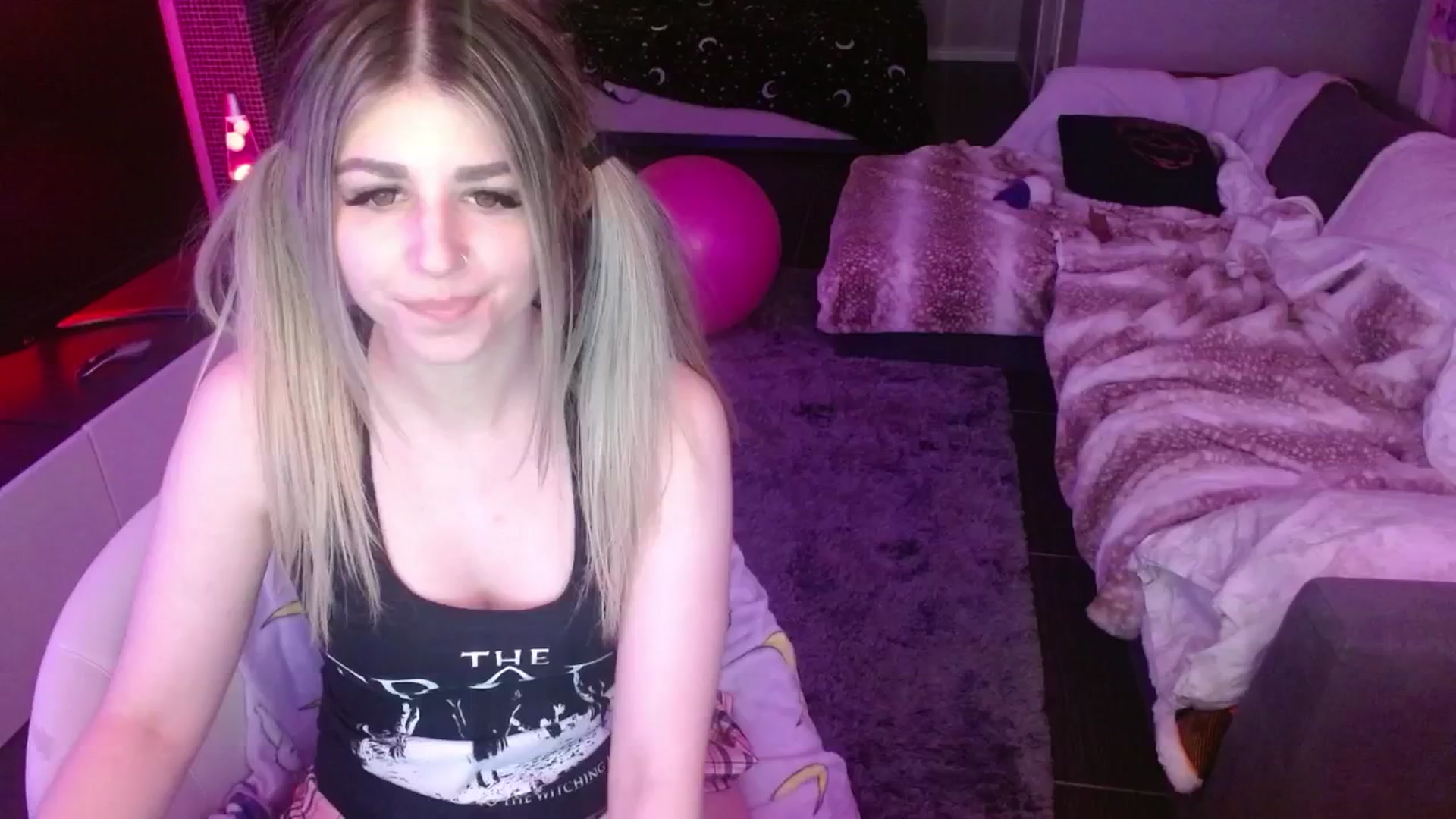 Gallery image thumbnail from Serafina's myfreecams stream on, 05/06/2024, 10:42 image 10 of 20