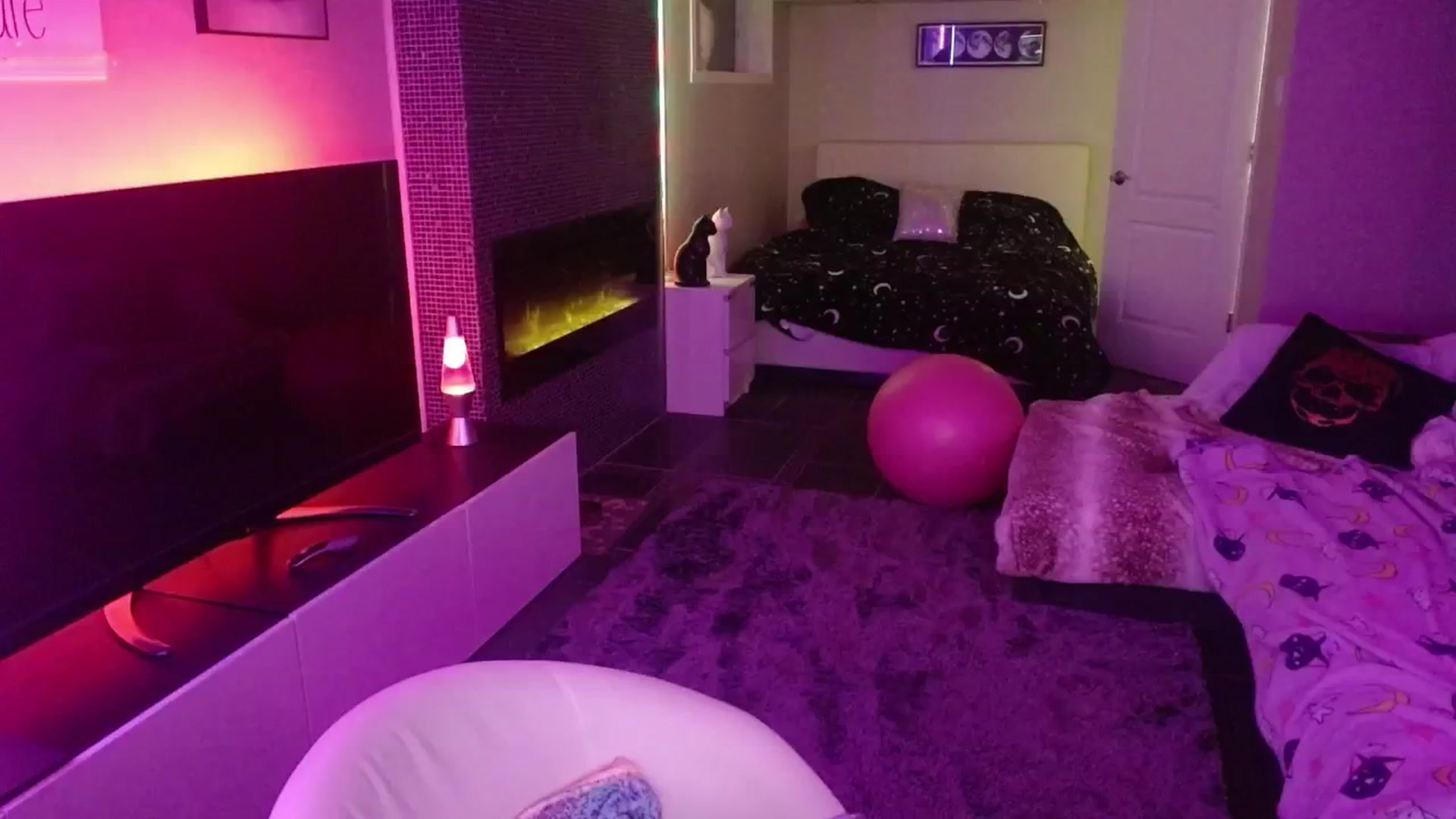 Gallery image thumbnail from Serafina's myfreecams stream on, 05/09/2024, 04:25 image 14 of 20