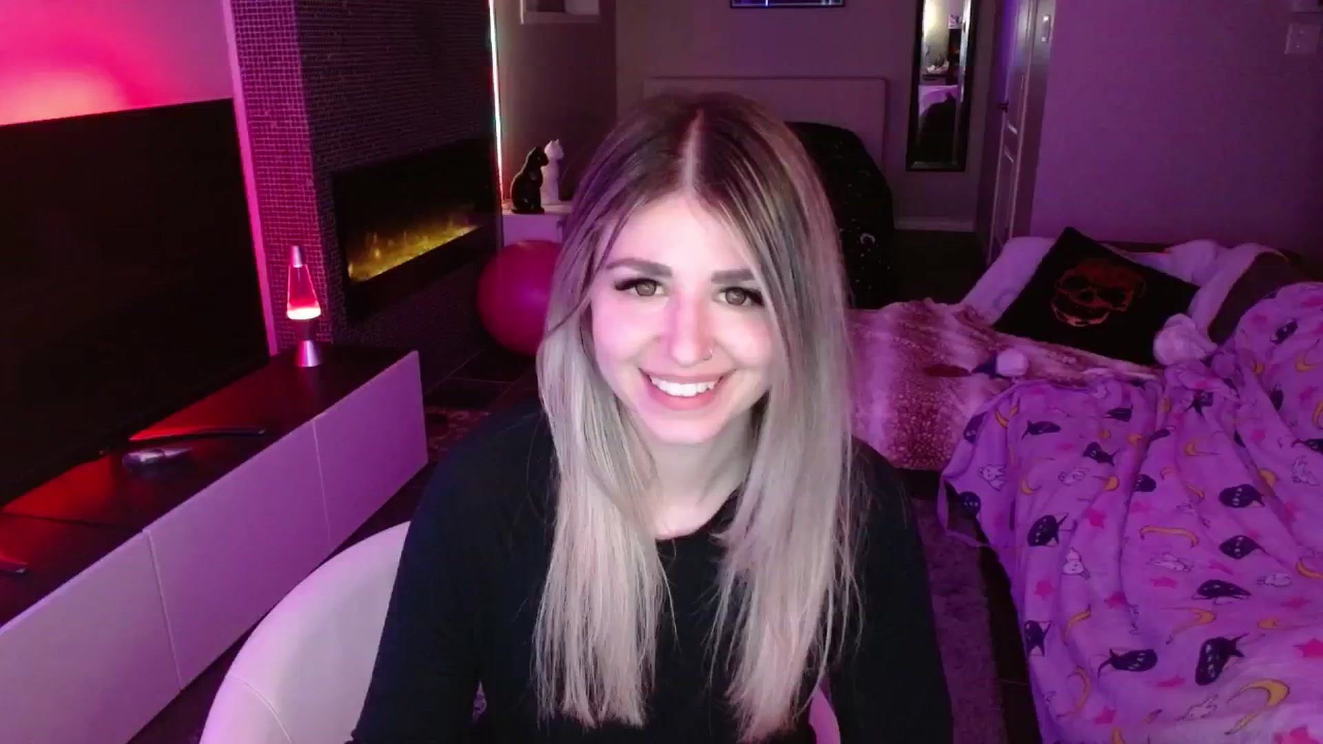 Gallery image thumbnail from Serafina's myfreecams stream on, 05/13/2024, 04:29 image 3 of 20