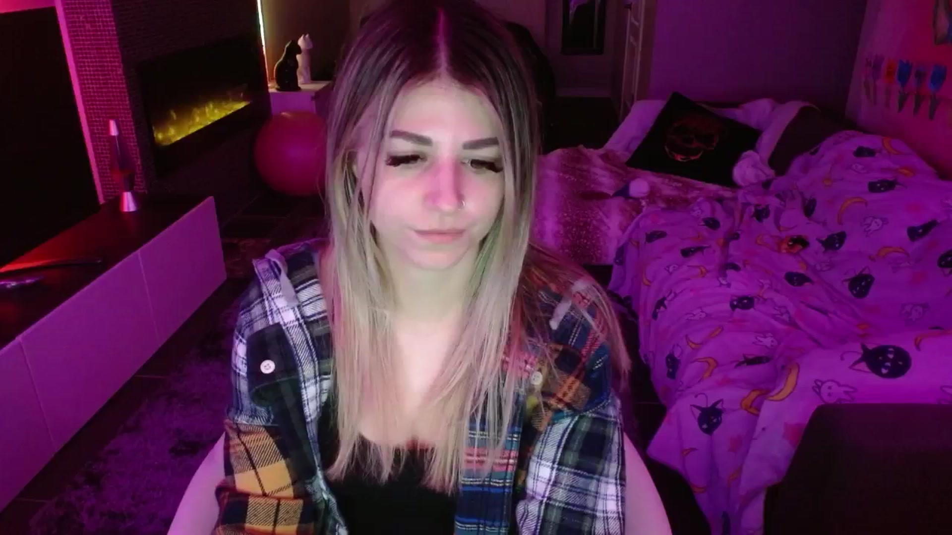 Gallery image thumbnail from Serafina's myfreecams stream on, 05/14/2024, 01:50 image 17 of 20