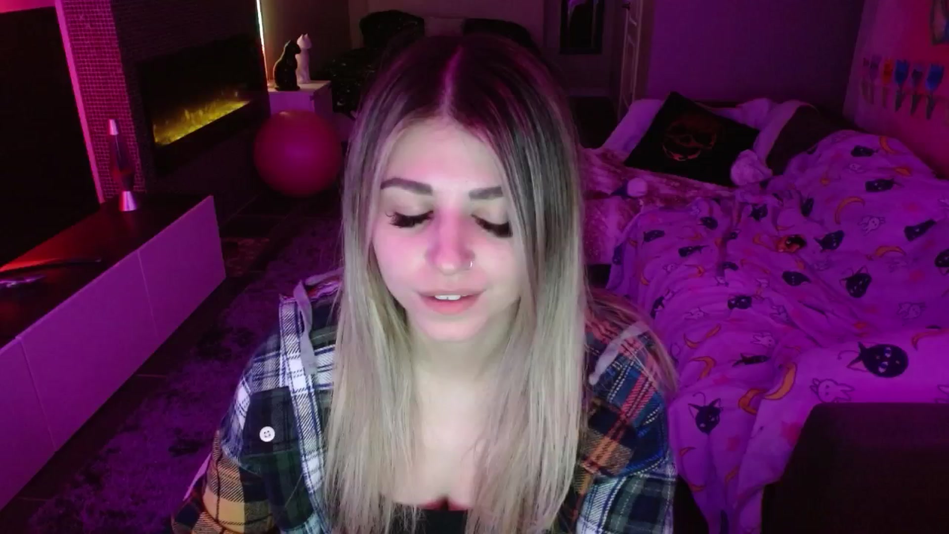 Gallery image thumbnail from Serafina's myfreecams stream on, 05/14/2024, 01:50 image 18 of 20