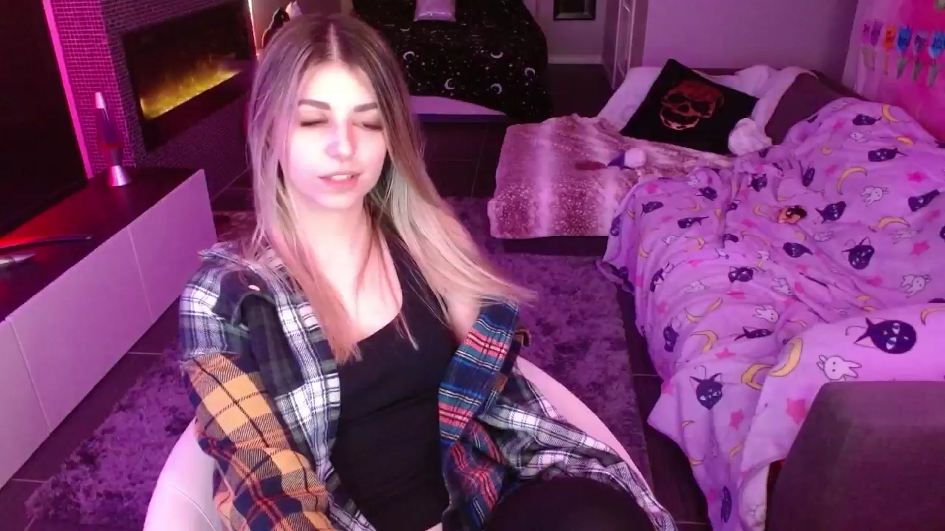Gallery image thumbnail from Serafina's myfreecams stream on, 05/14/2024, 01:50 image 3 of 20