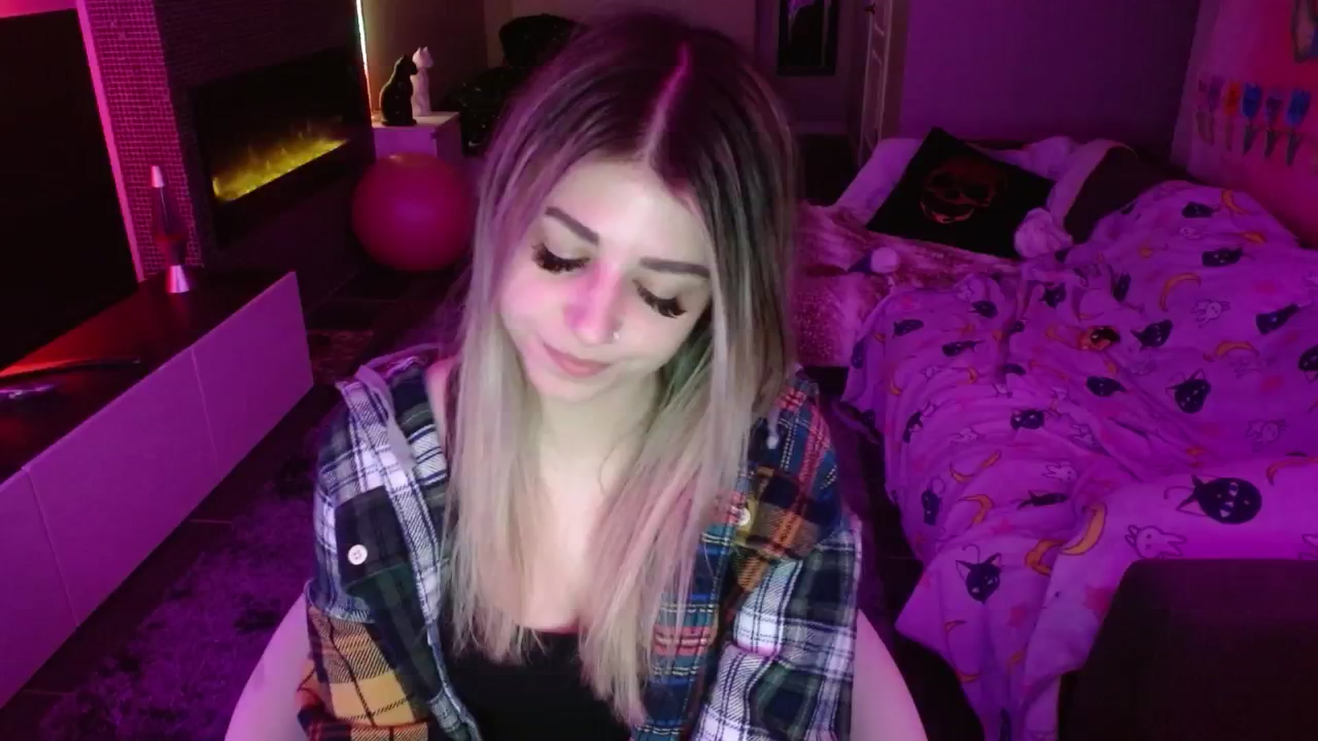 Gallery image thumbnail from Serafina's myfreecams stream on, 05/14/2024, 01:50 image 14 of 20