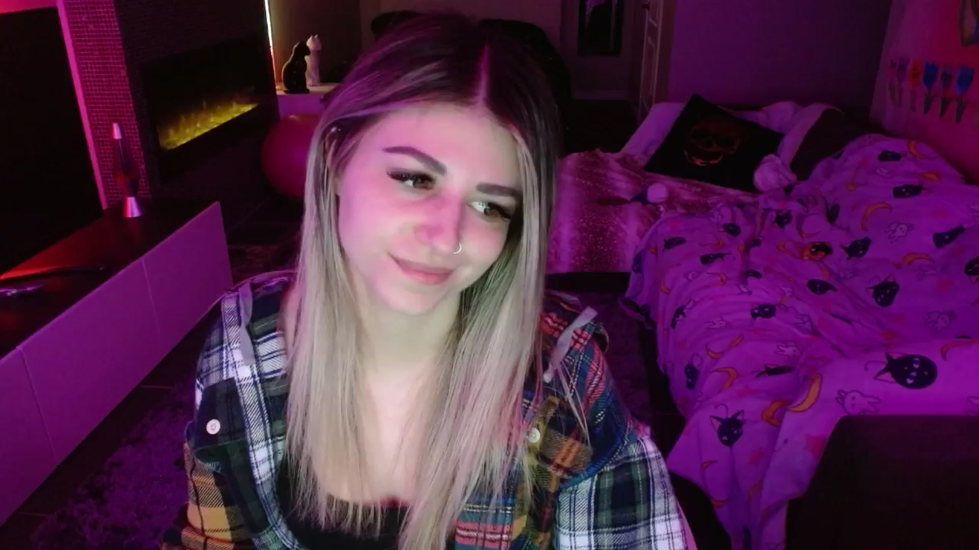 Gallery image thumbnail from Serafina's myfreecams stream on, 05/14/2024, 01:50 image 16 of 20