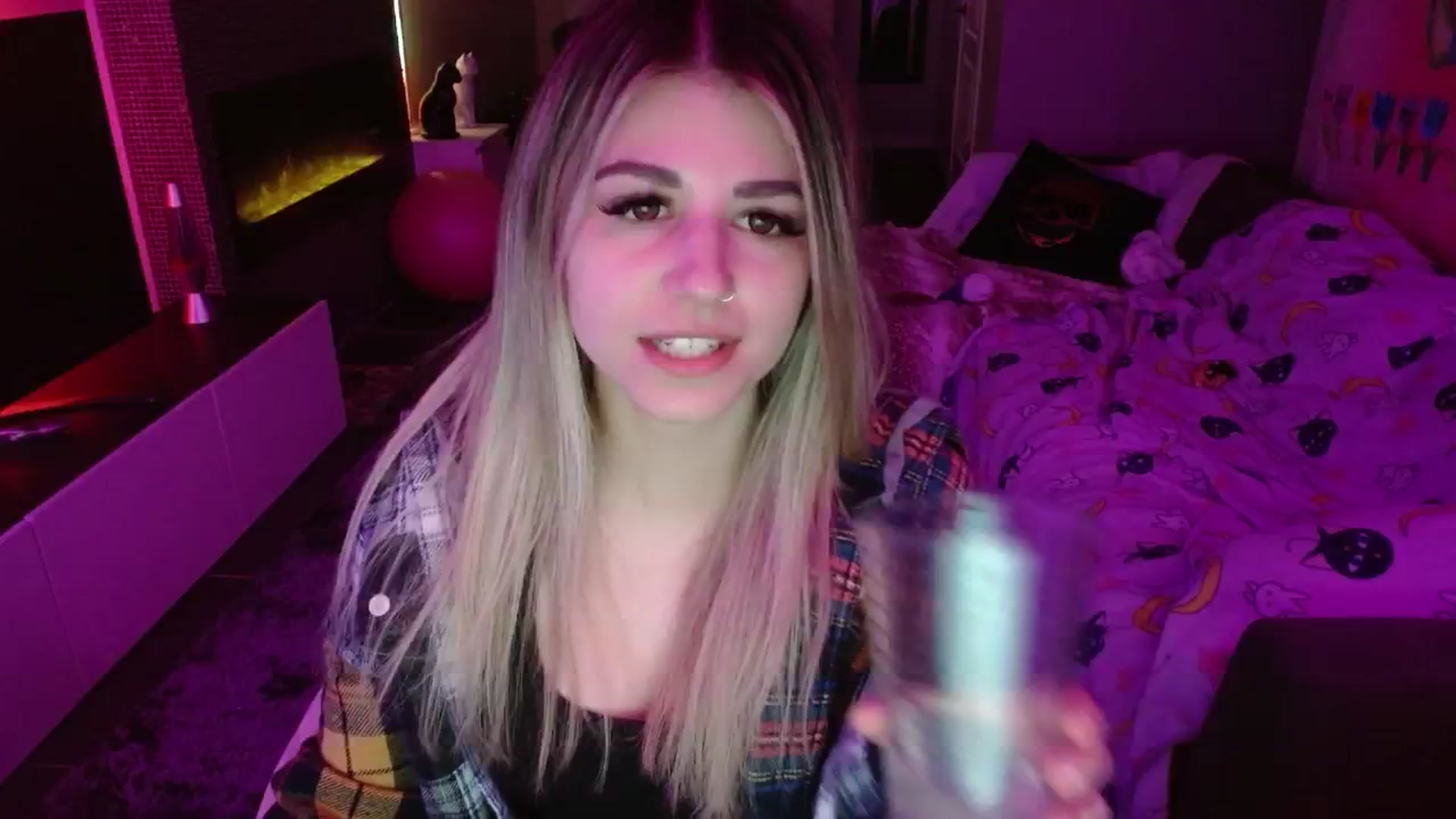 Gallery image thumbnail from Serafina's myfreecams stream on, 05/14/2024, 01:50 image 15 of 20