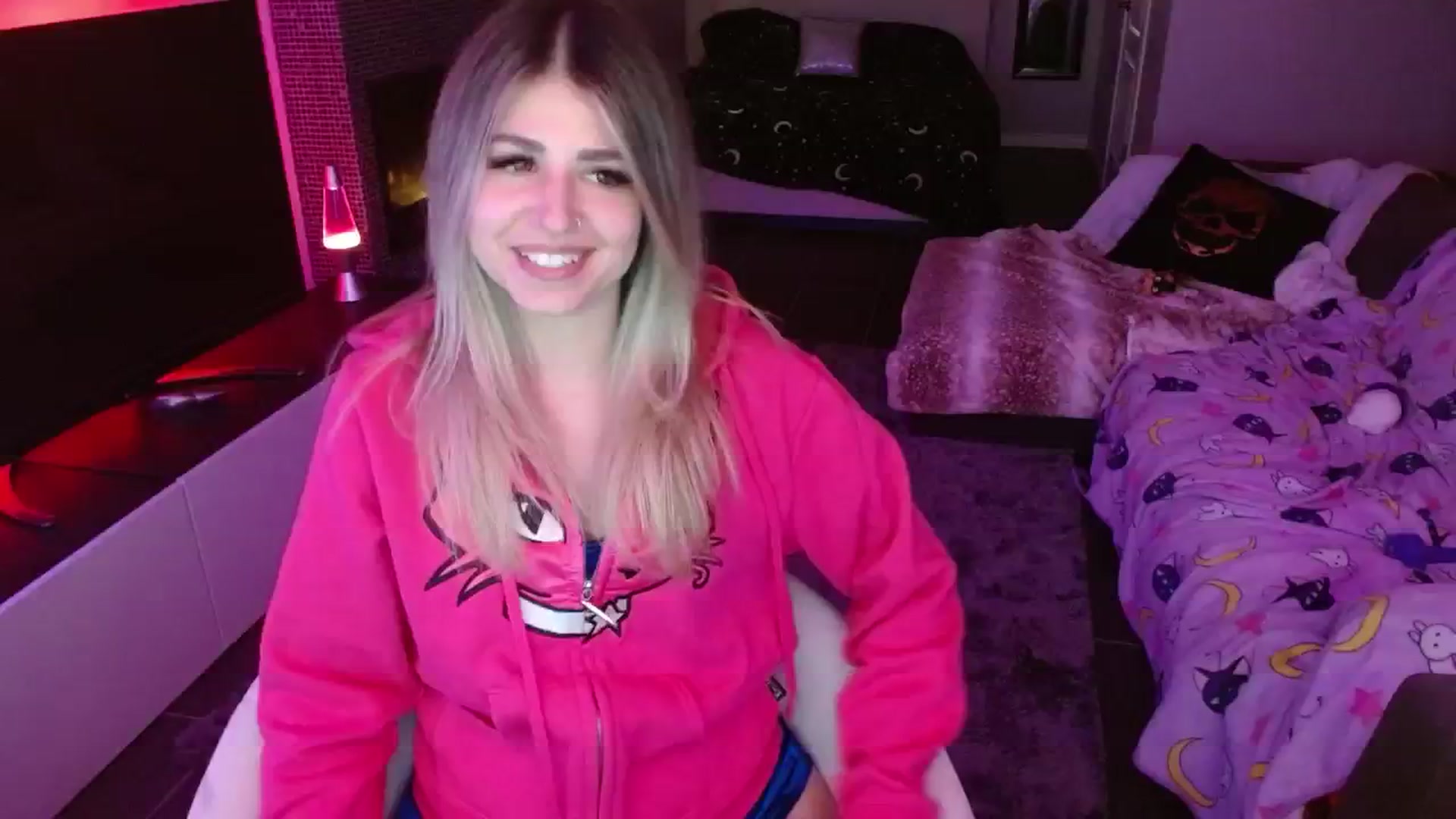 Gallery image thumbnail from Serafina's myfreecams stream on, 05/15/2024, 04:18 image 16 of 20