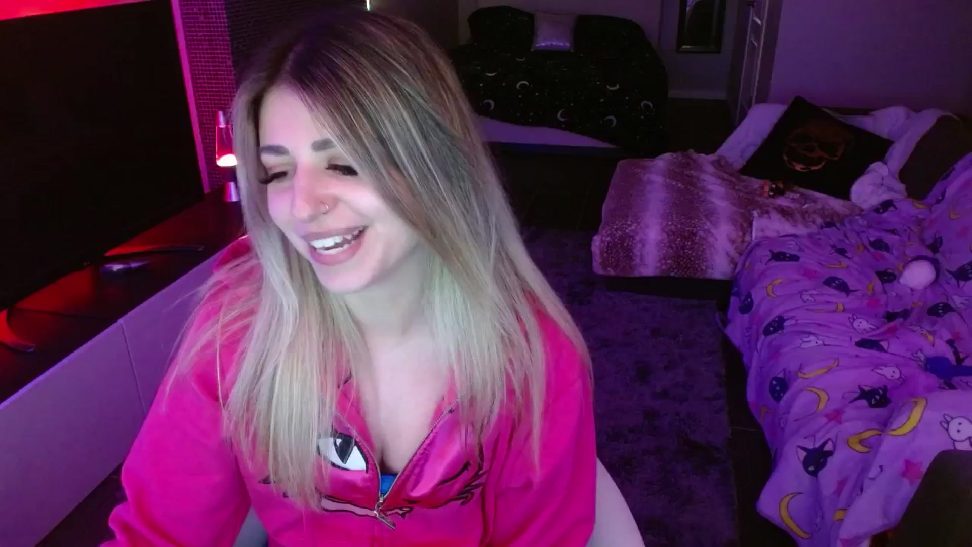 Gallery image thumbnail from Serafina's myfreecams stream on, 05/15/2024, 04:18 image 17 of 20