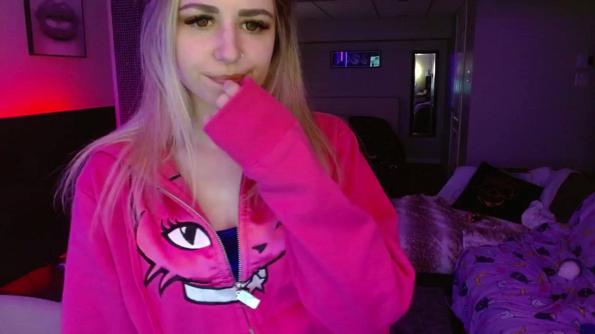 Gallery image thumbnail from Serafina's myfreecams stream on, 05/15/2024, 04:18 image 20 of 20