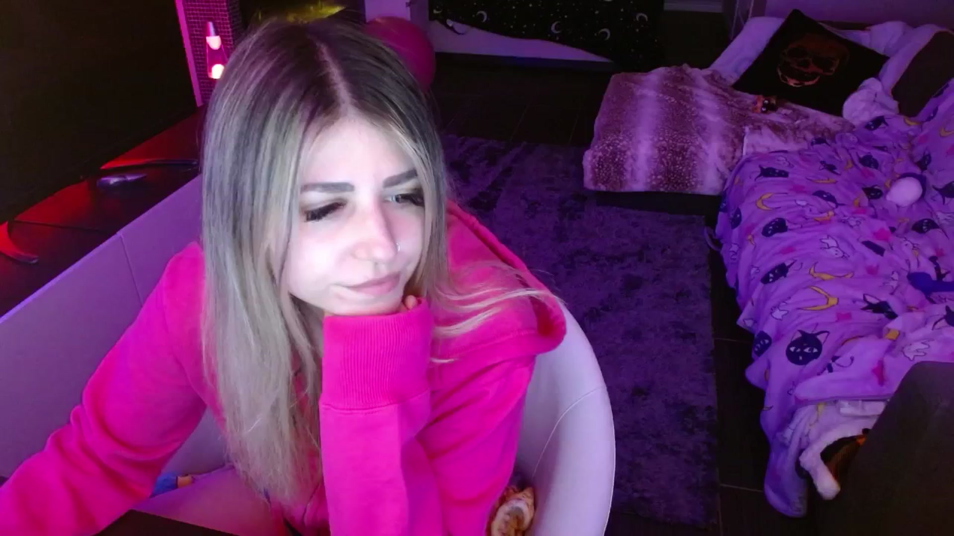 Gallery image thumbnail from Serafina's myfreecams stream on, 05/15/2024, 06:03 image 18 of 20