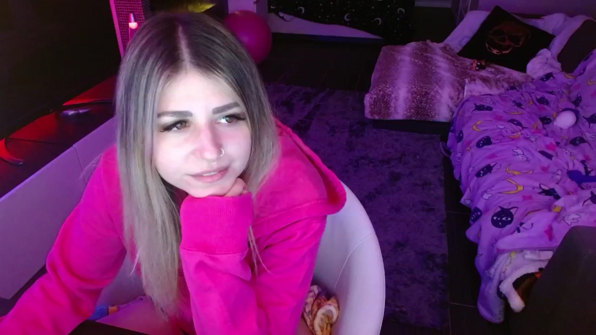 Gallery image thumbnail from Serafina's myfreecams stream on, 05/15/2024, 06:03 image 7 of 20