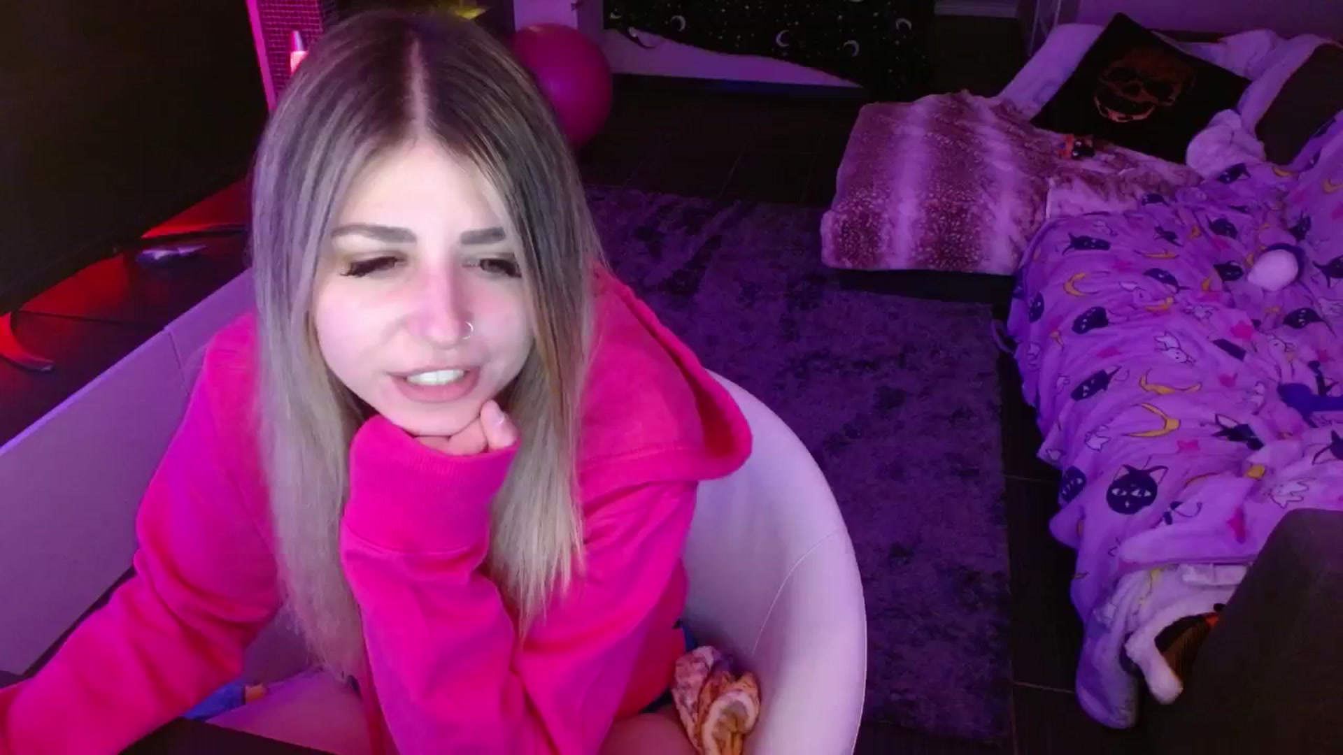 Gallery image thumbnail from Serafina's myfreecams stream on, 05/15/2024, 06:03 image 11 of 20