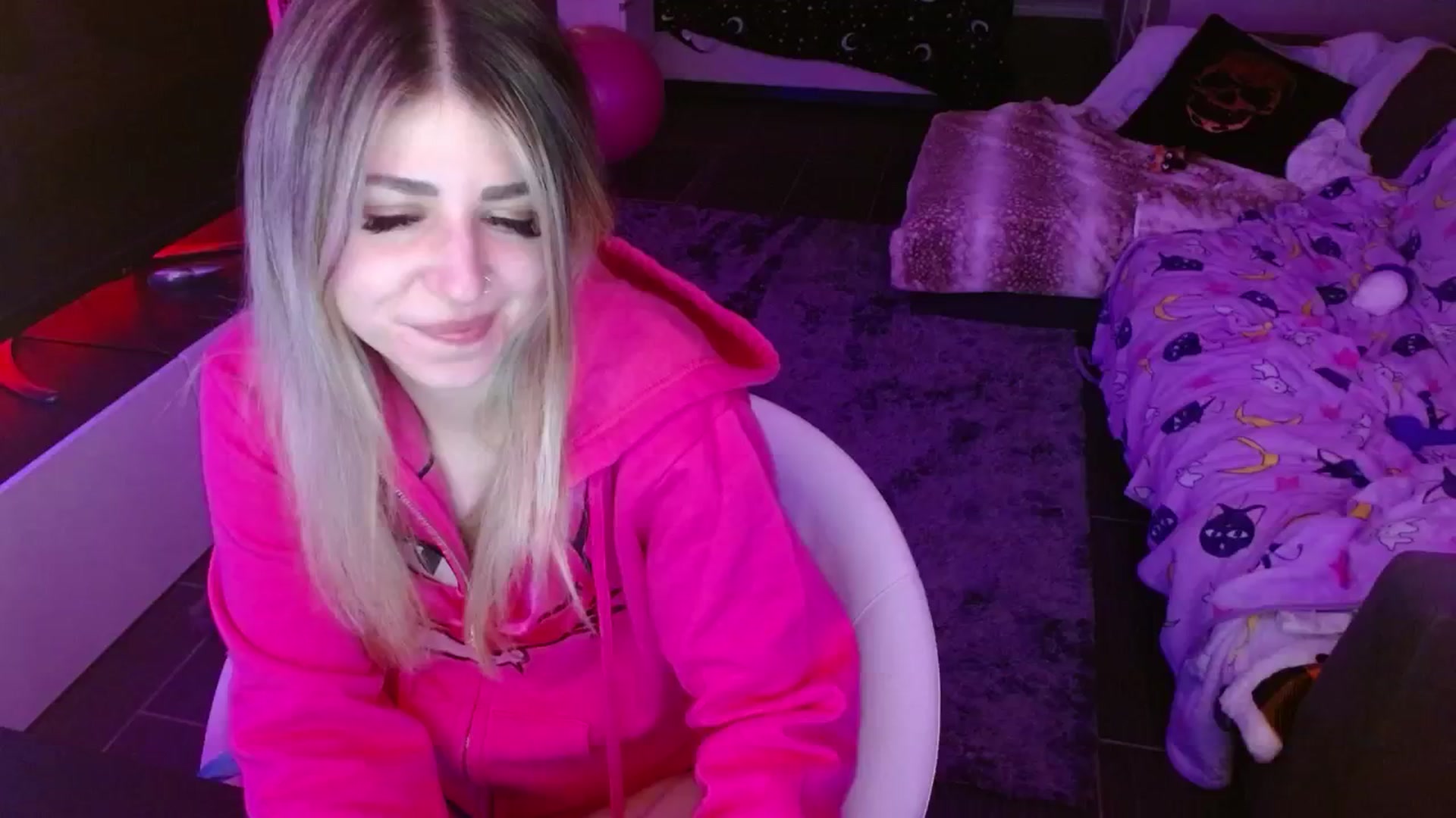 Gallery image thumbnail from Serafina's myfreecams stream on, 05/15/2024, 06:03 image 13 of 20