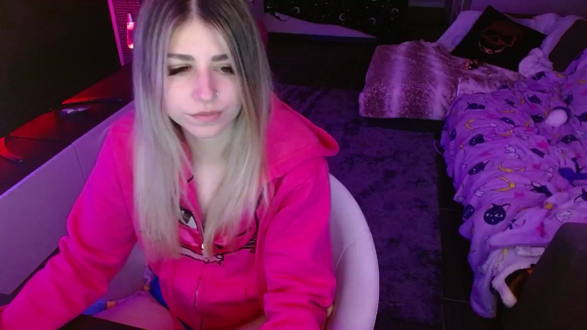 Gallery image thumbnail from Serafina's myfreecams stream on, 05/15/2024, 06:03 image 12 of 20