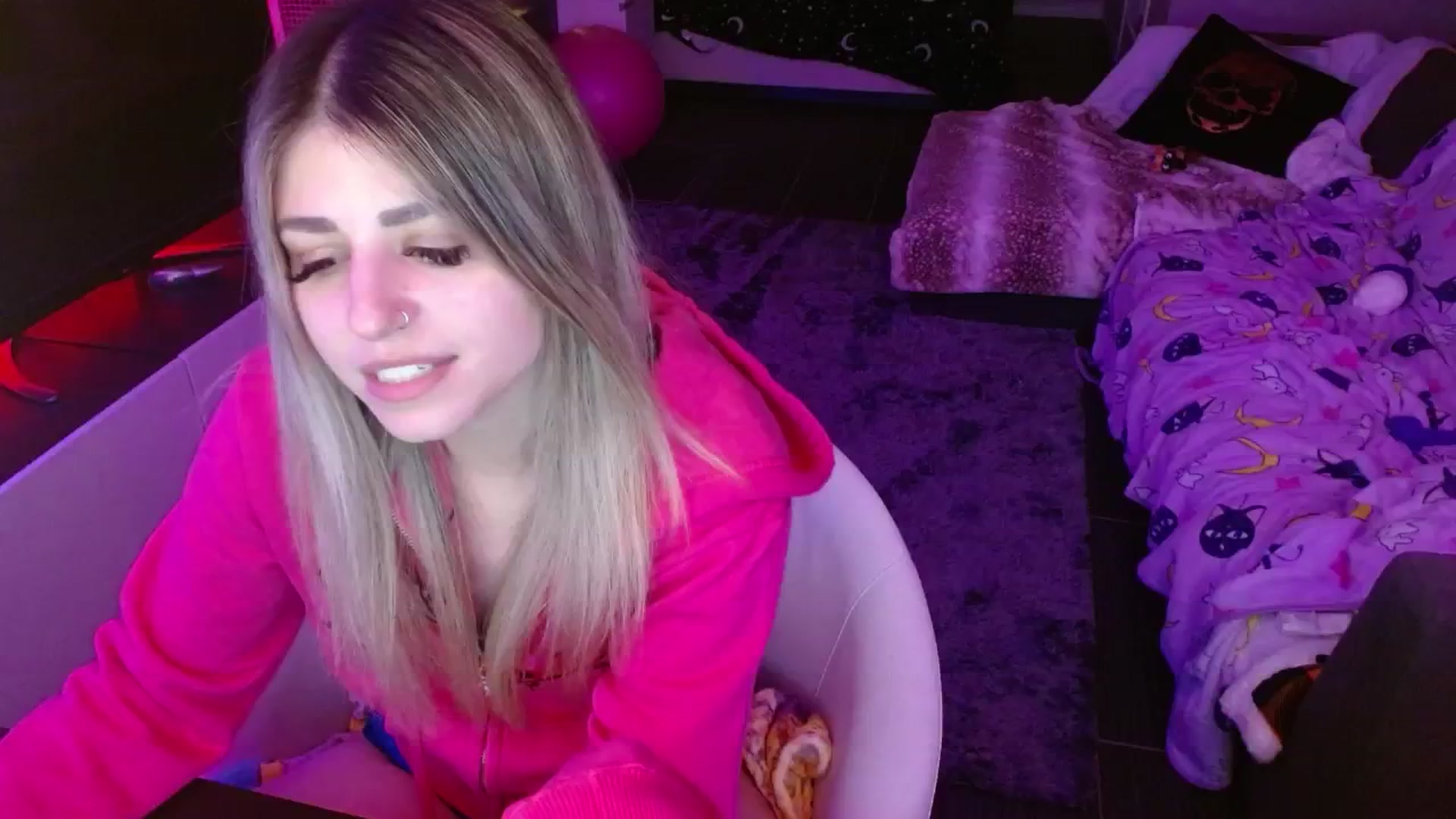 Gallery image thumbnail from Serafina's myfreecams stream on, 05/15/2024, 06:03 image 10 of 20