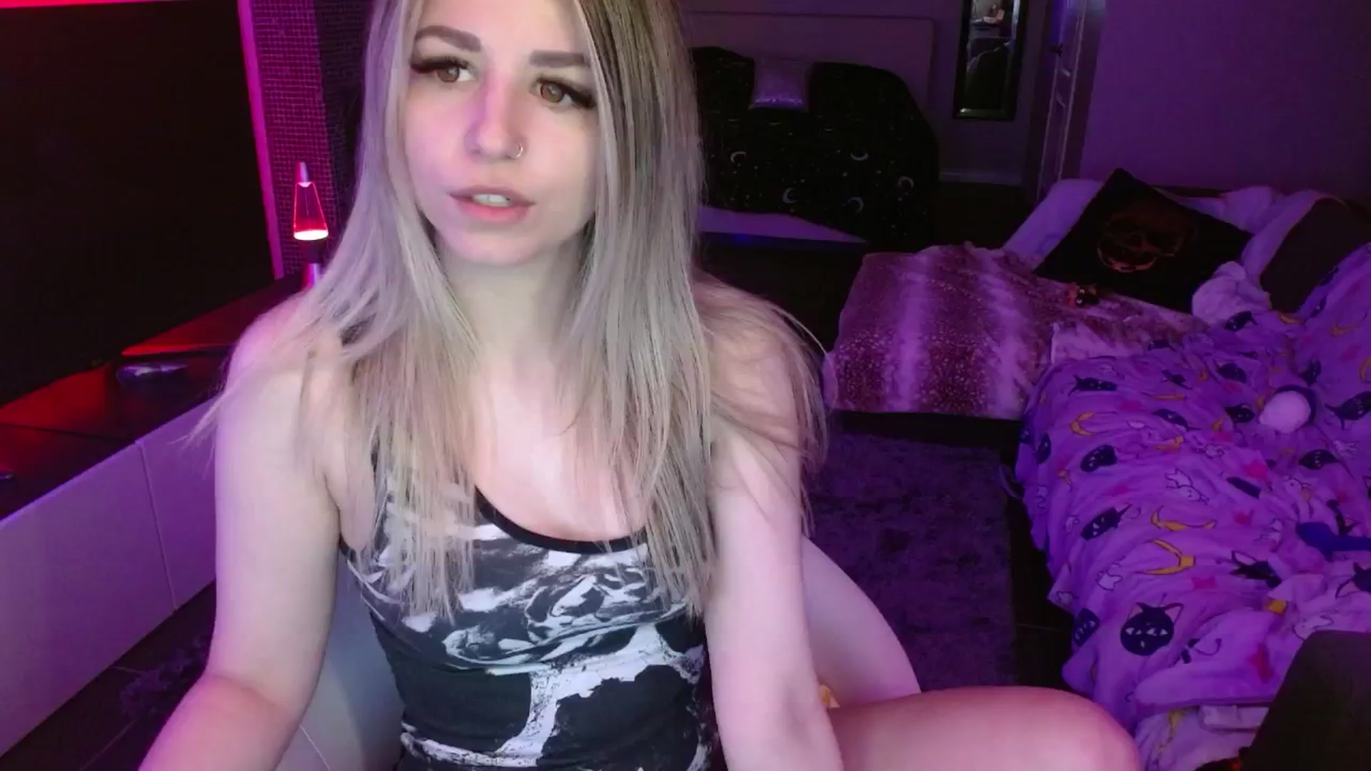 Gallery image thumbnail from Serafina's myfreecams stream on, 05/16/2024, 01:19 image 18 of 20