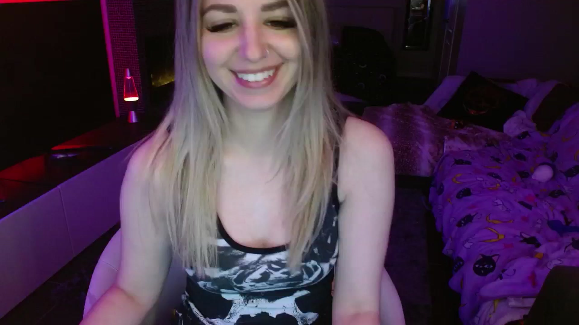 Gallery image thumbnail from Serafina's myfreecams stream on, 05/16/2024, 01:19 image 17 of 20