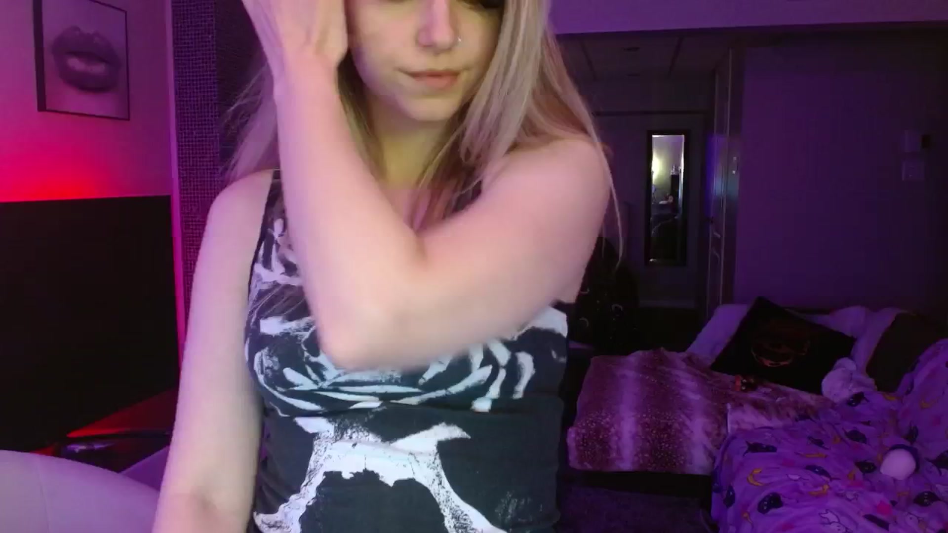 Gallery image thumbnail from Serafina's myfreecams stream on, 05/16/2024, 02:57 image 18 of 20
