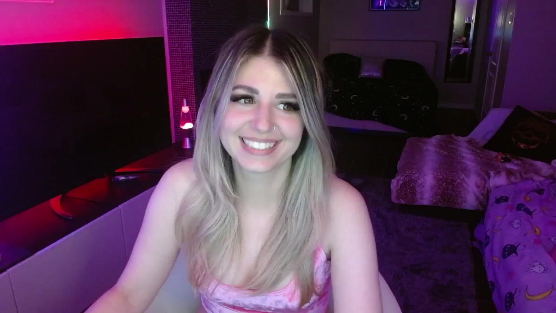 Gallery image thumbnail from Serafina's myfreecams stream on, 05/18/2024, 06:37 image 18 of 20