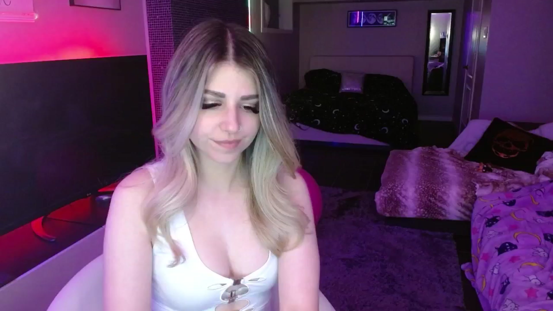 Gallery image thumbnail from Serafina's myfreecams stream on, 05/19/2024, 07:49 image 12 of 20