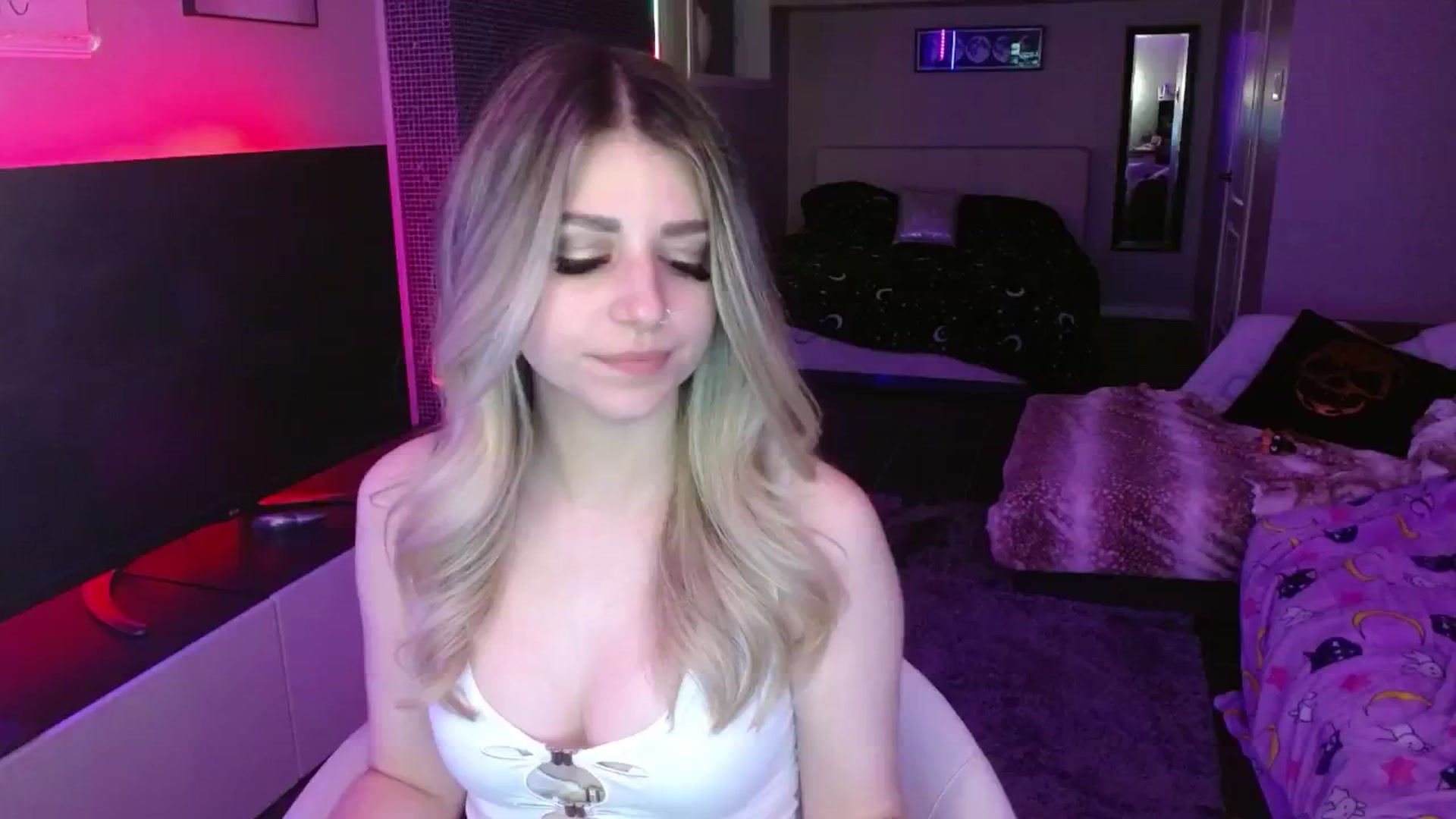 Gallery image thumbnail from Serafina's myfreecams stream on, 05/19/2024, 07:49 image 15 of 20