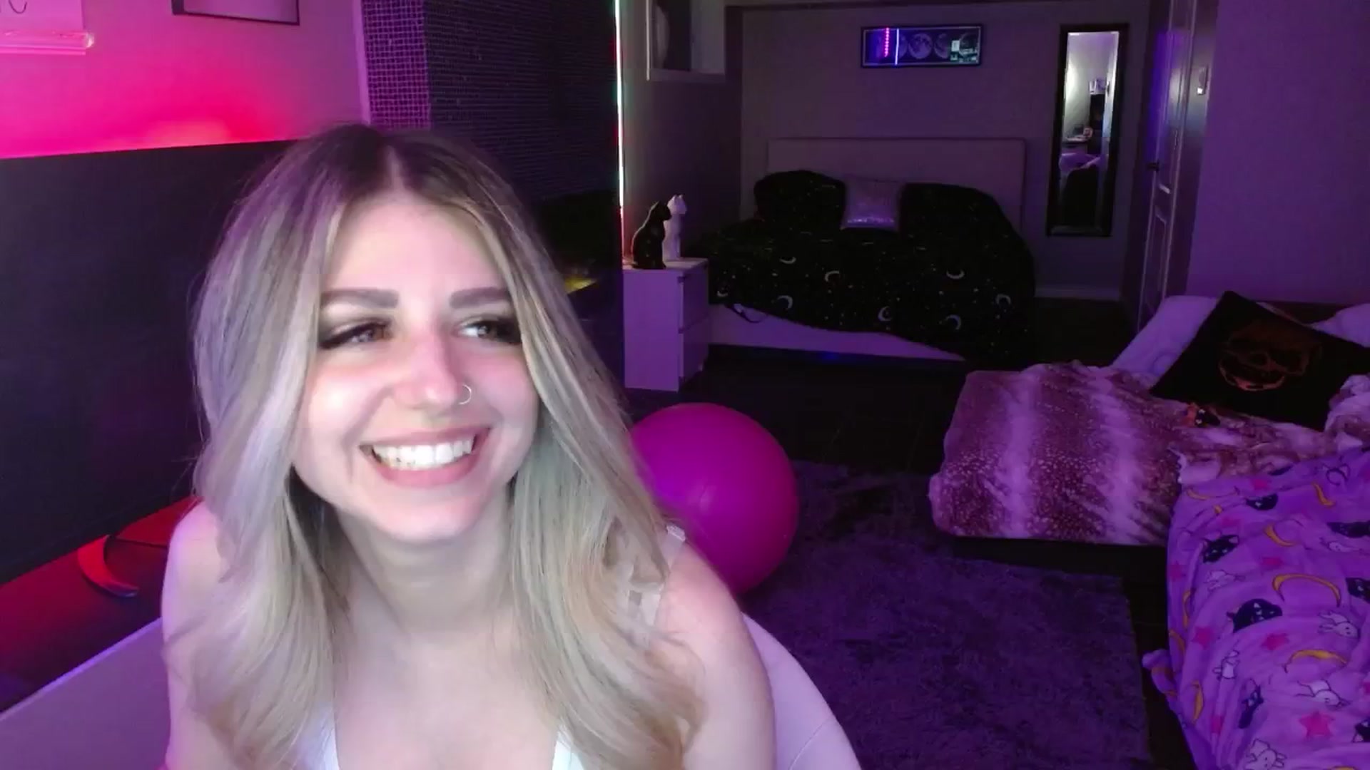 Gallery image thumbnail from Serafina's myfreecams stream on, 05/19/2024, 07:49 image 13 of 20