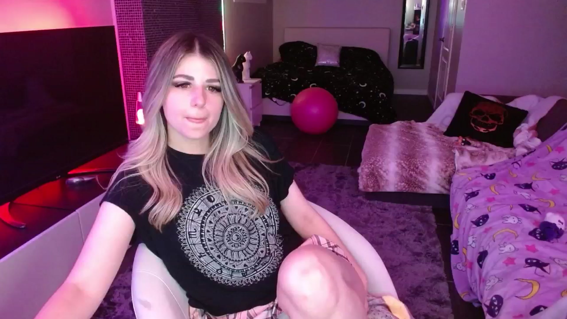Gallery image thumbnail from Serafina's myfreecams stream on, 05/20/2024, 05:32 image 17 of 20