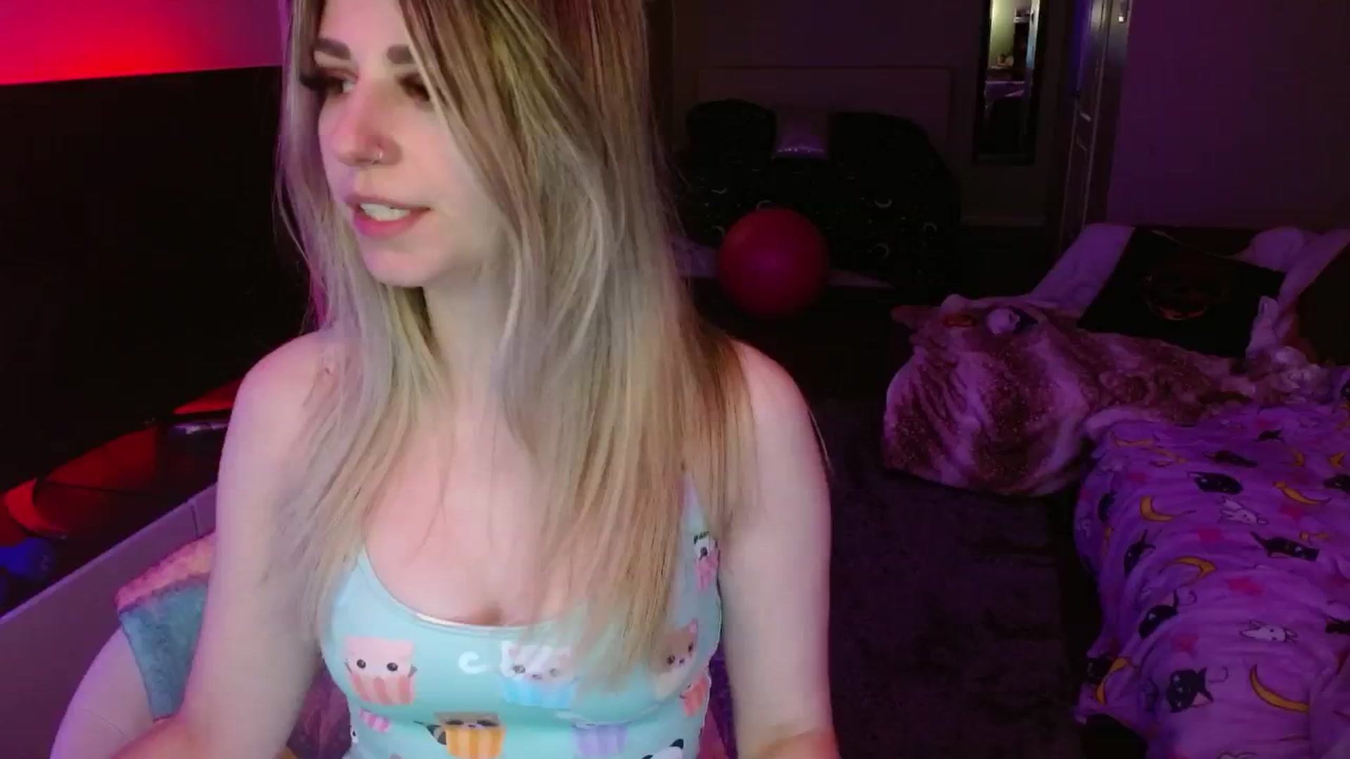 Gallery image thumbnail from Serafina's myfreecams stream on, 05/22/2024, 03:14 image 2 of 20