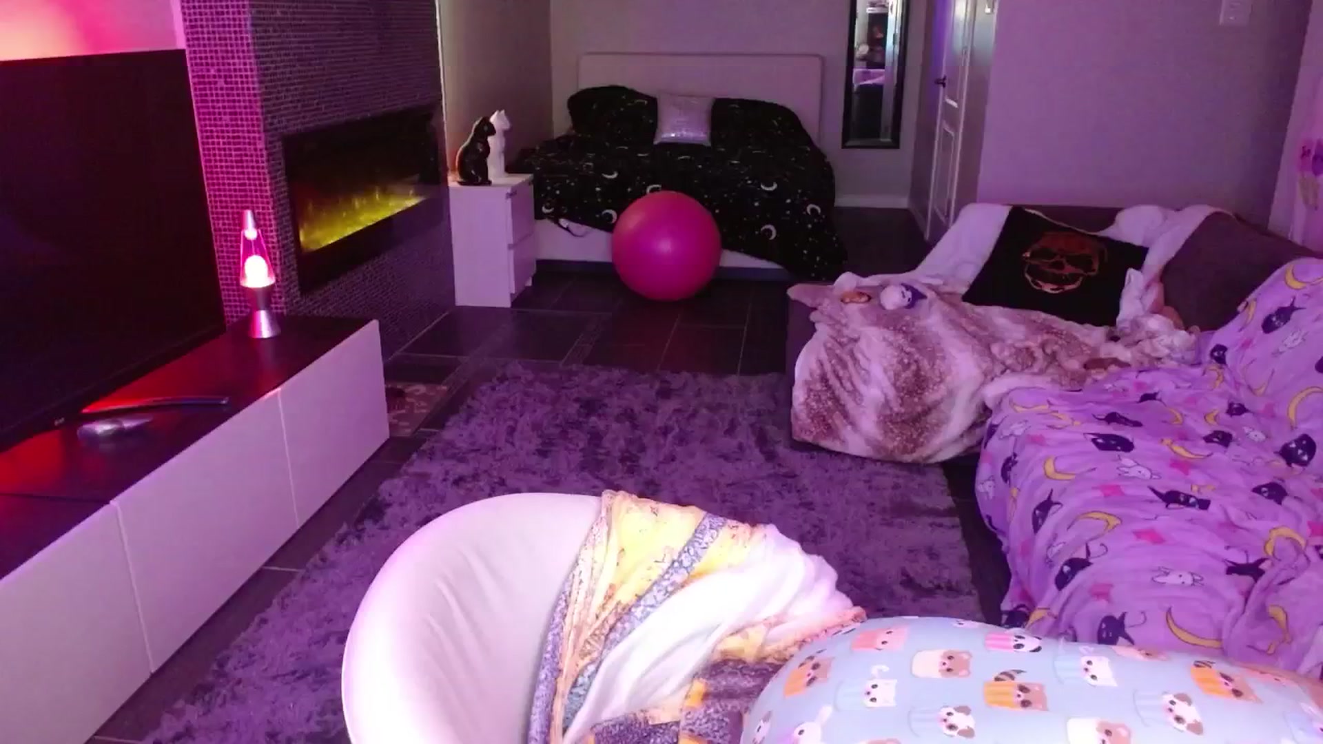 Gallery image thumbnail from Serafina's myfreecams stream on, 05/22/2024, 05:56 image 12 of 20
