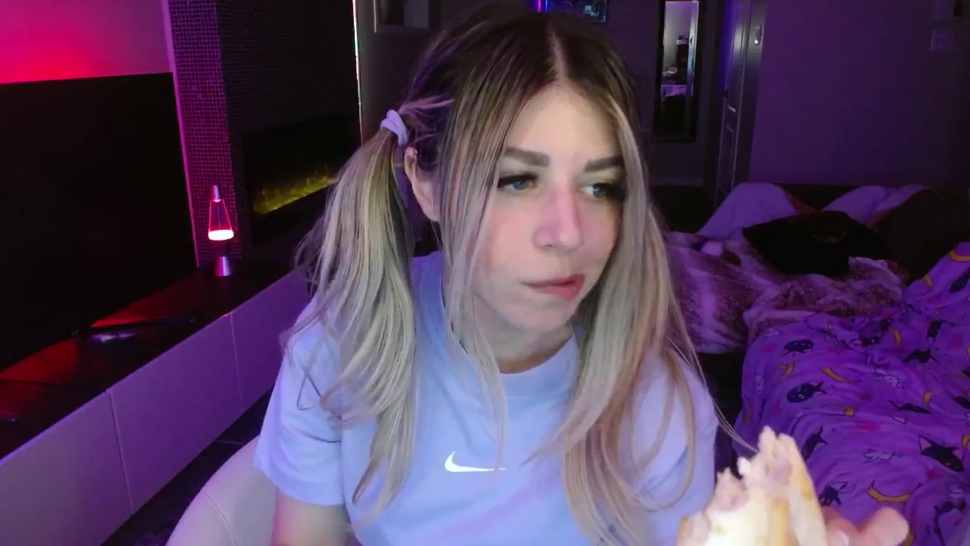 Gallery image thumbnail from Serafina's myfreecams stream on, 05/27/2024, 06:00 image 13 of 20