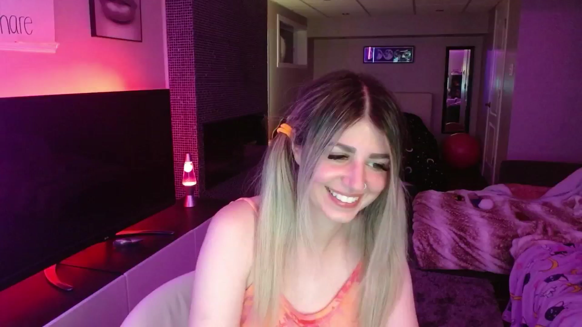 Gallery image thumbnail from Serafina's myfreecams stream on, 06/03/2024, 06:03 image 3 of 20