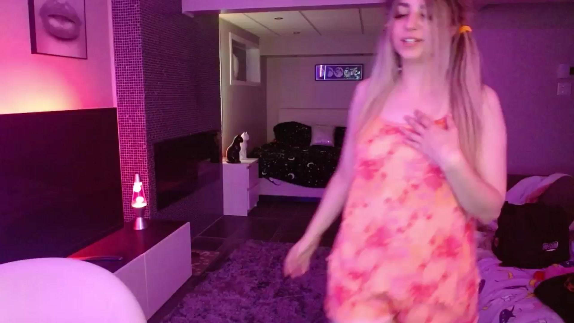 Gallery image thumbnail from Serafina's myfreecams stream on, 06/03/2024, 06:03 image 15 of 20