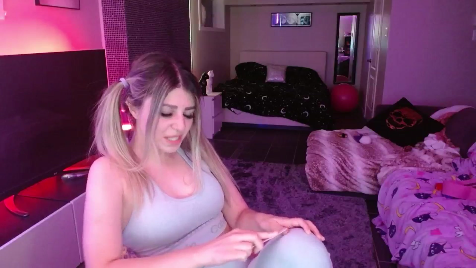 Gallery image thumbnail from Serafina's myfreecams stream on, 06/05/2024, 01:48 image 16 of 20